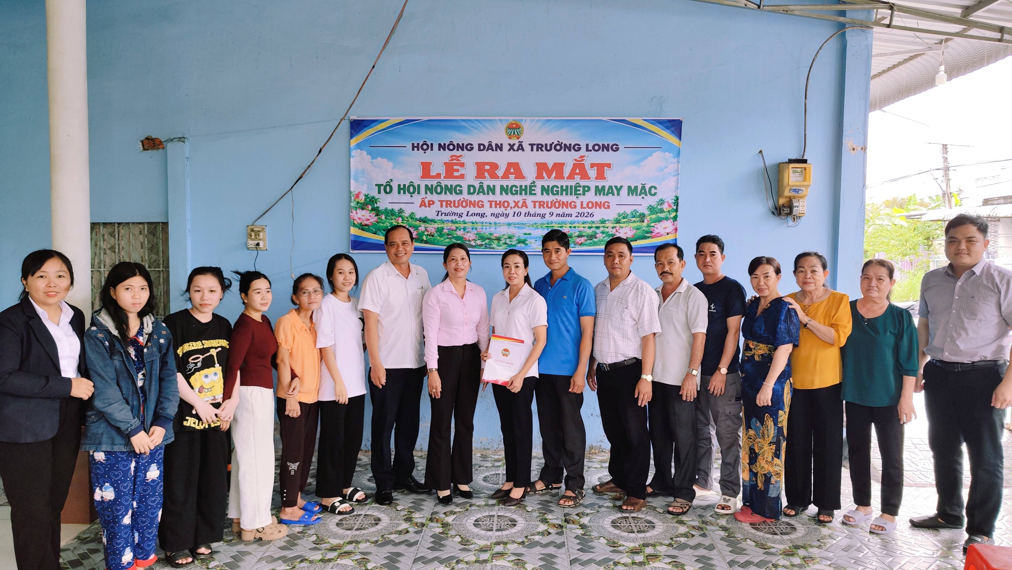Hội Nông dân xã Trường Long ra mắt Tổ hội Nông dân nghề nghiệp may mặc ấp Trường Thọ