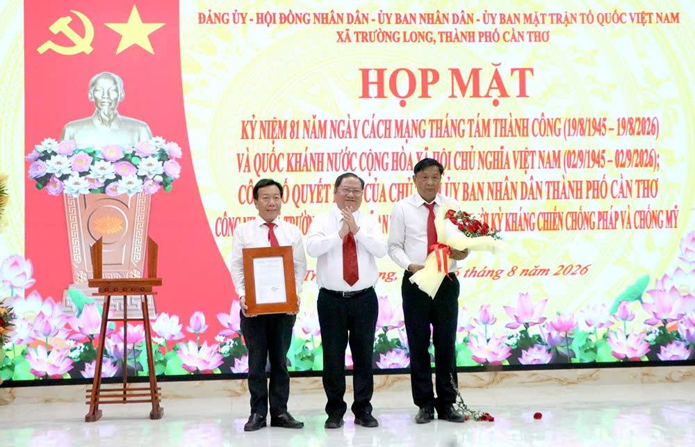 Trường Long Họp mặt kỷ niệm 81 năm Cách mạng Tháng Tám, Quốc khánh 02/9 và Lễ công bố Quyết định công nhận xã Trường Long là Xã An toàn khu trong thời kỳ kháng chiến chống Pháp và chống Mỹ