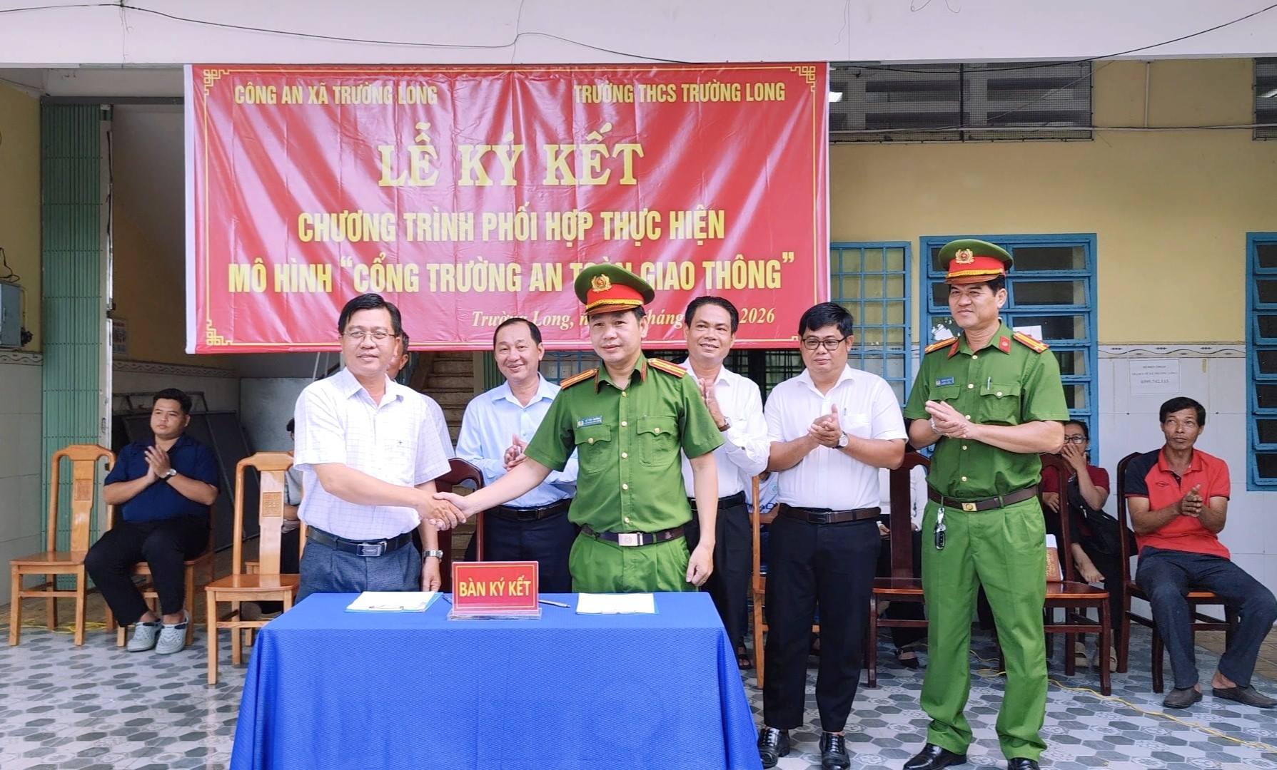 Trường Long ký kết Chương trình phối hợp thực hiện mô hình “Cổng trường an toàn giao thông” năm 2026