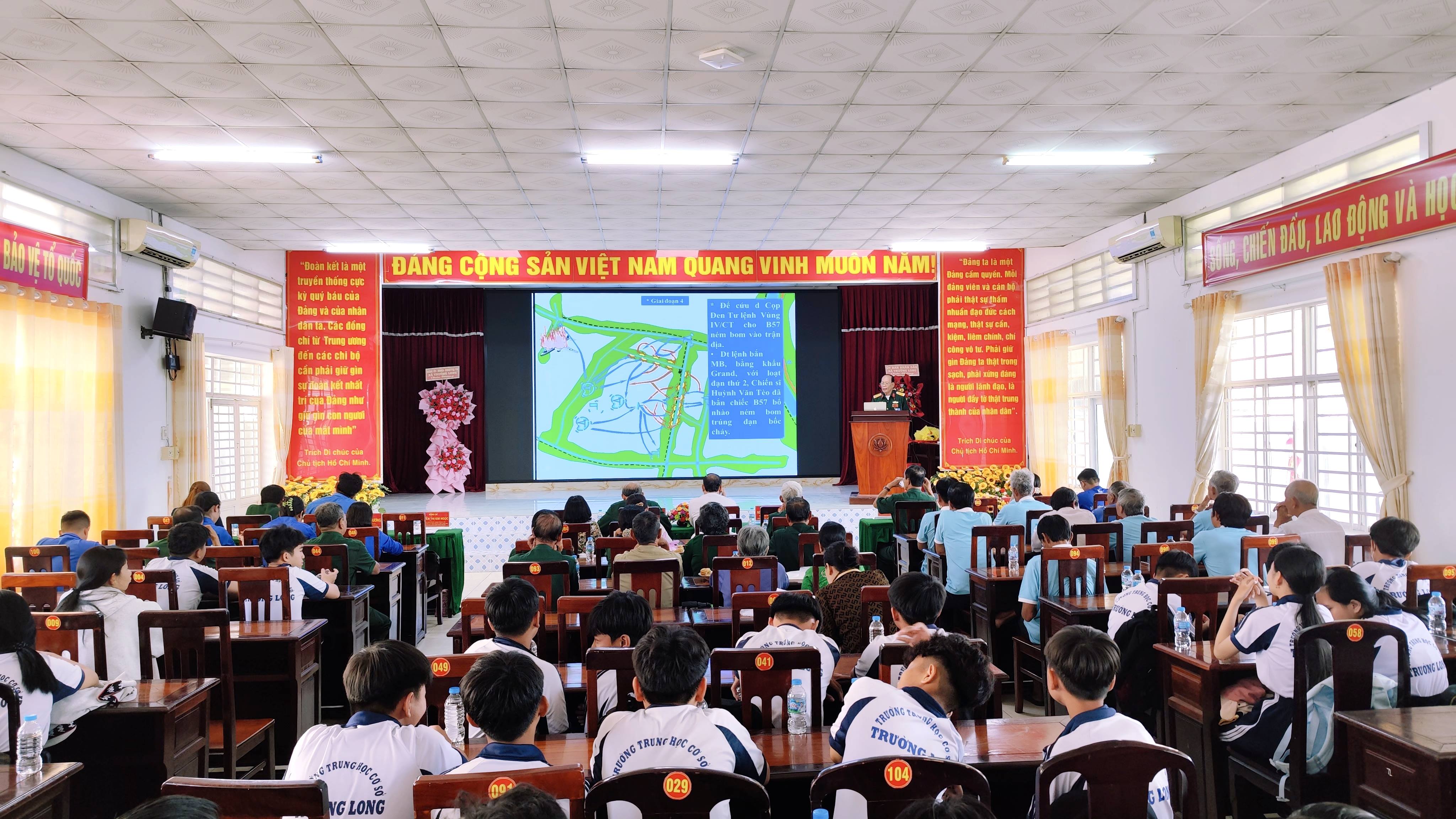 Trường Long: Kể chuyện truyền thống “Tự hào tiếp bước” nhân kỷ niệm 51 năm Ngày giải phóng miền Nam, thống nhất đất nước