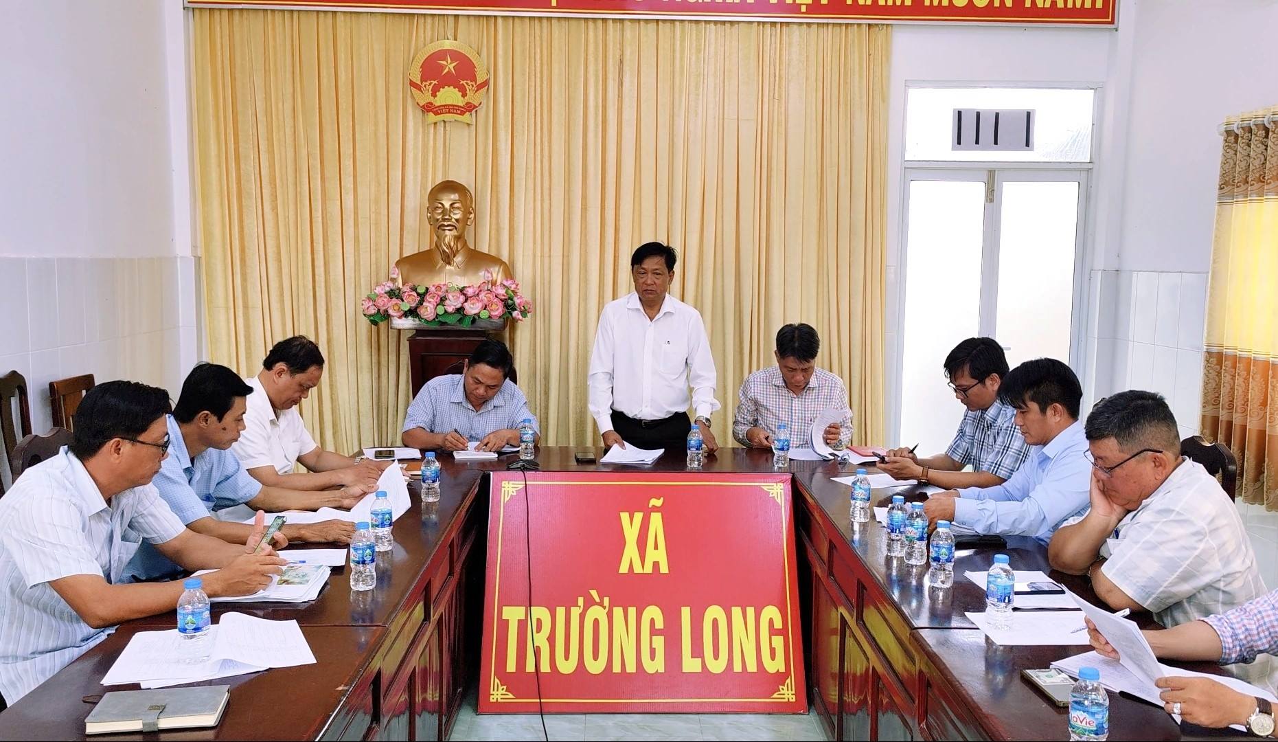 Trường Long họp nghe báo cáo tình hình thực hiện xây dựng nông thôn mới