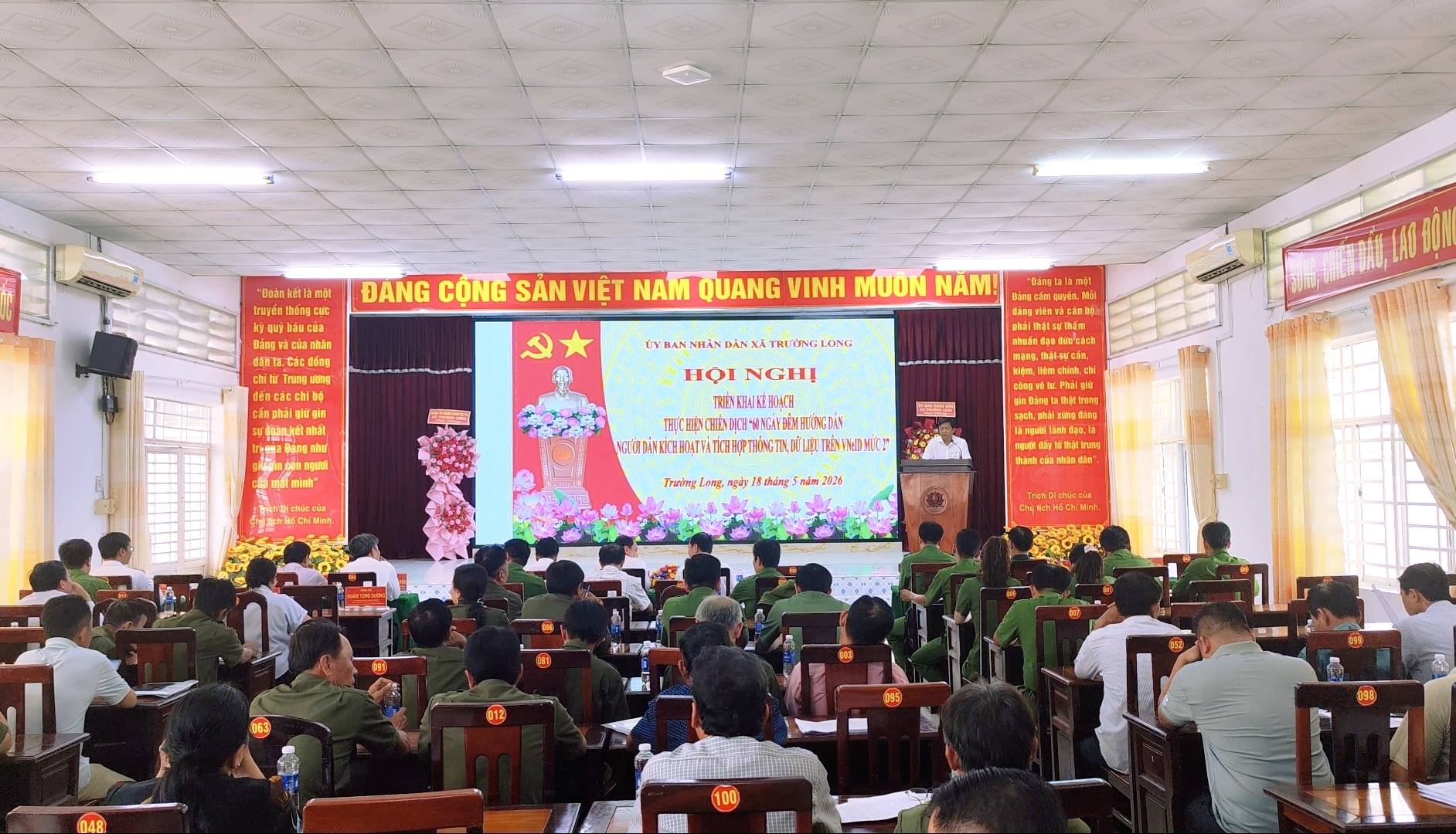 Trường Long thực hiện chiến dịch “60 ngày đêm” hướng dẫn người dân kích hoạt, tích hợp thông tin dữ liệu trên ứng dụng VNeID mức độ 2
