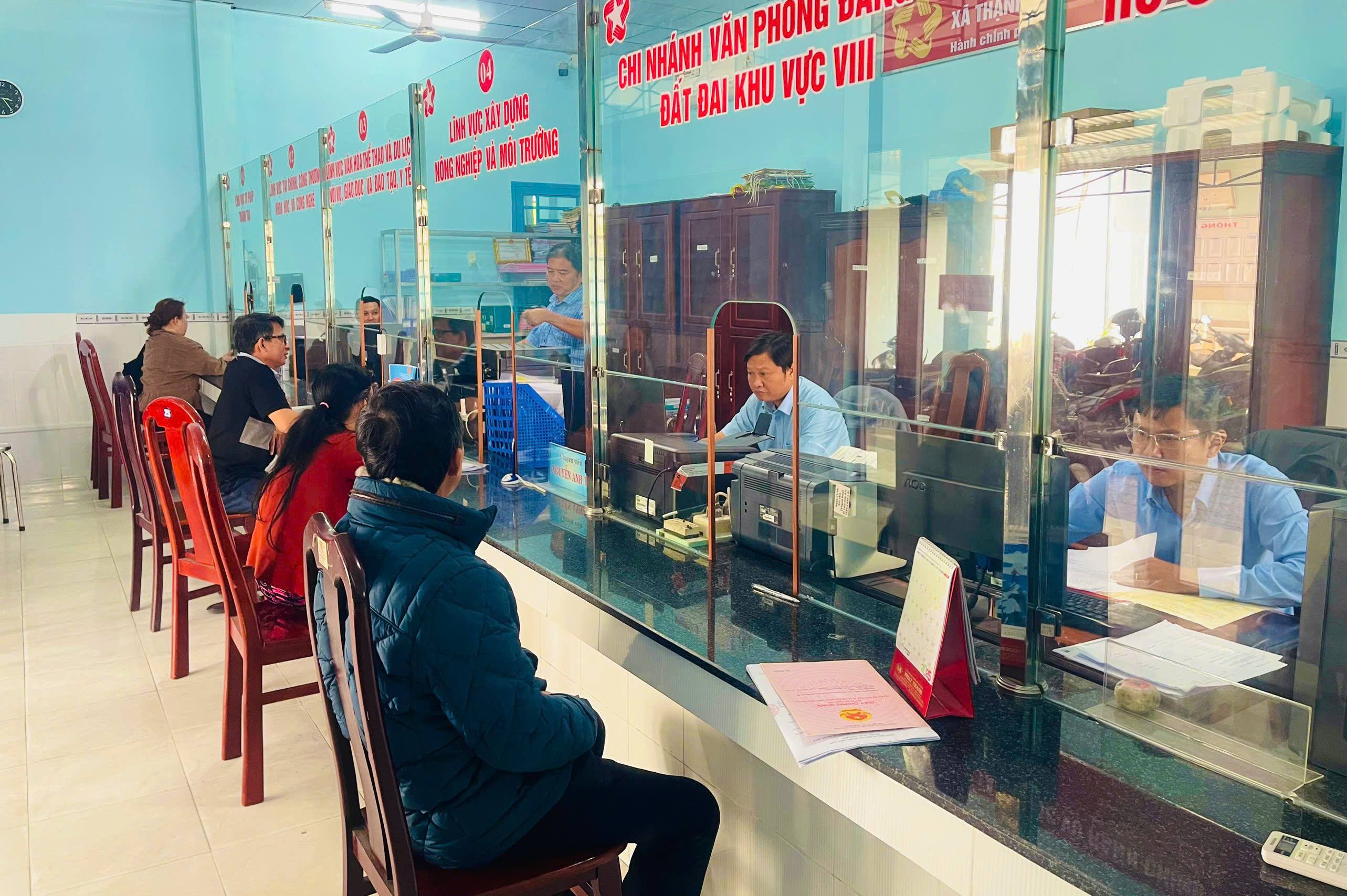 Trung tâm Phục vụ hành chính công xã Thạnh Phú: Nâng cao chất lượng phục vụ người dân và doanh nghiệp