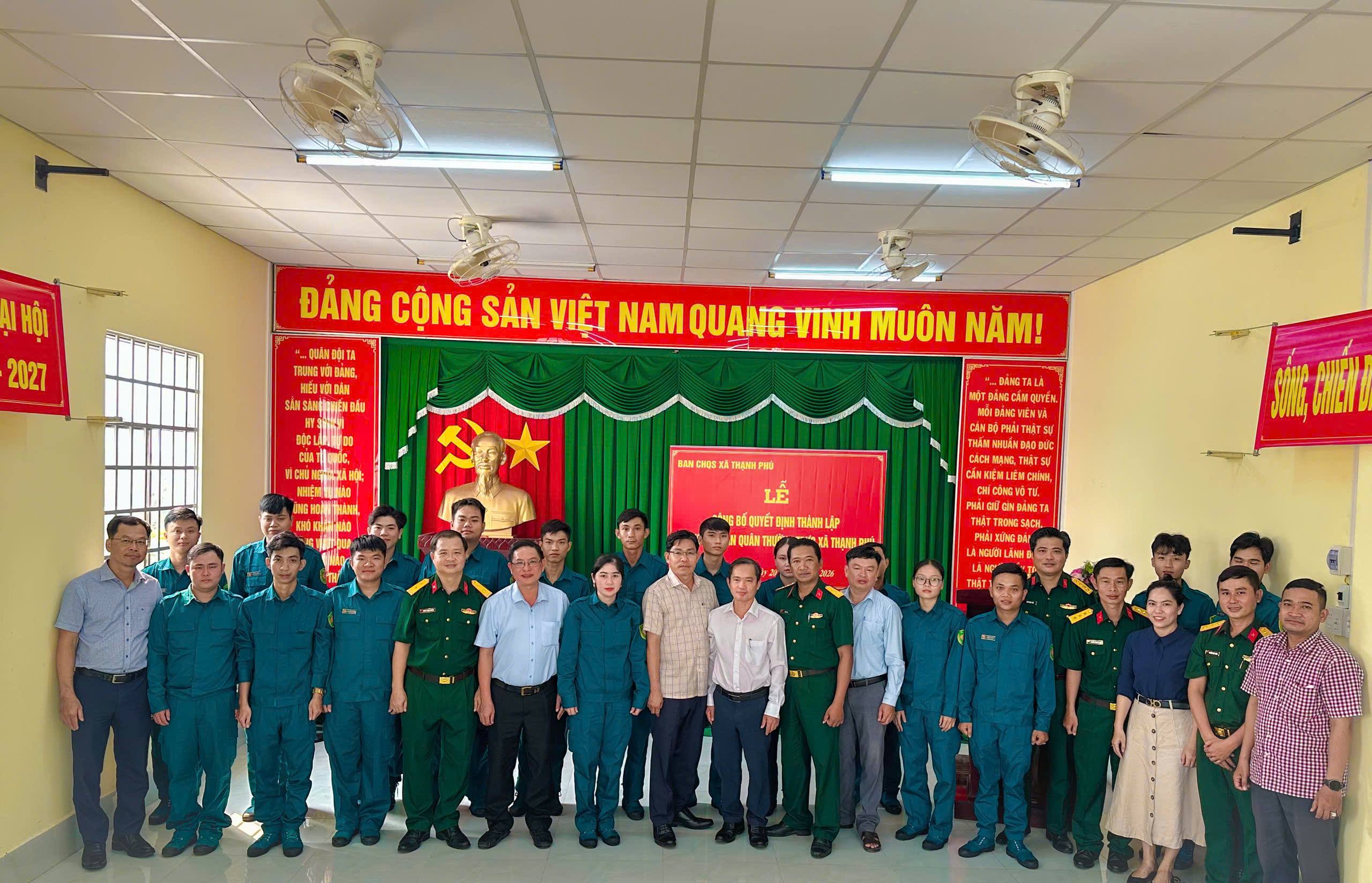BAN CHỈ HUY QUÂN SỰ XÃ THẠNH PHÚ TỔ CHỨC LỄ CÔNG BỐ QUYẾT ĐỊNH THÀNH LẬP TRUNG ĐỘI DÂN QUÂN THƯỜNG TRỰC