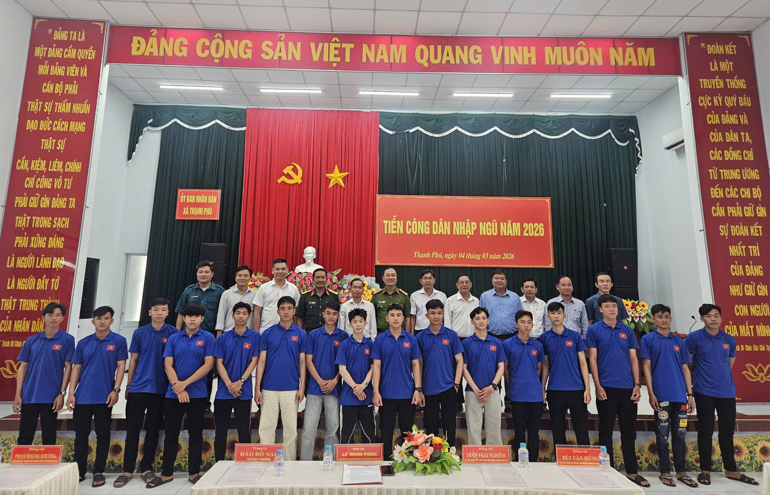 XÃ THẠNH PHÚ TỔ CHỨC LỄ TIỄN THANH NIÊN LÊN ĐƯỜNG NHẬP NGŨ NĂM 2026