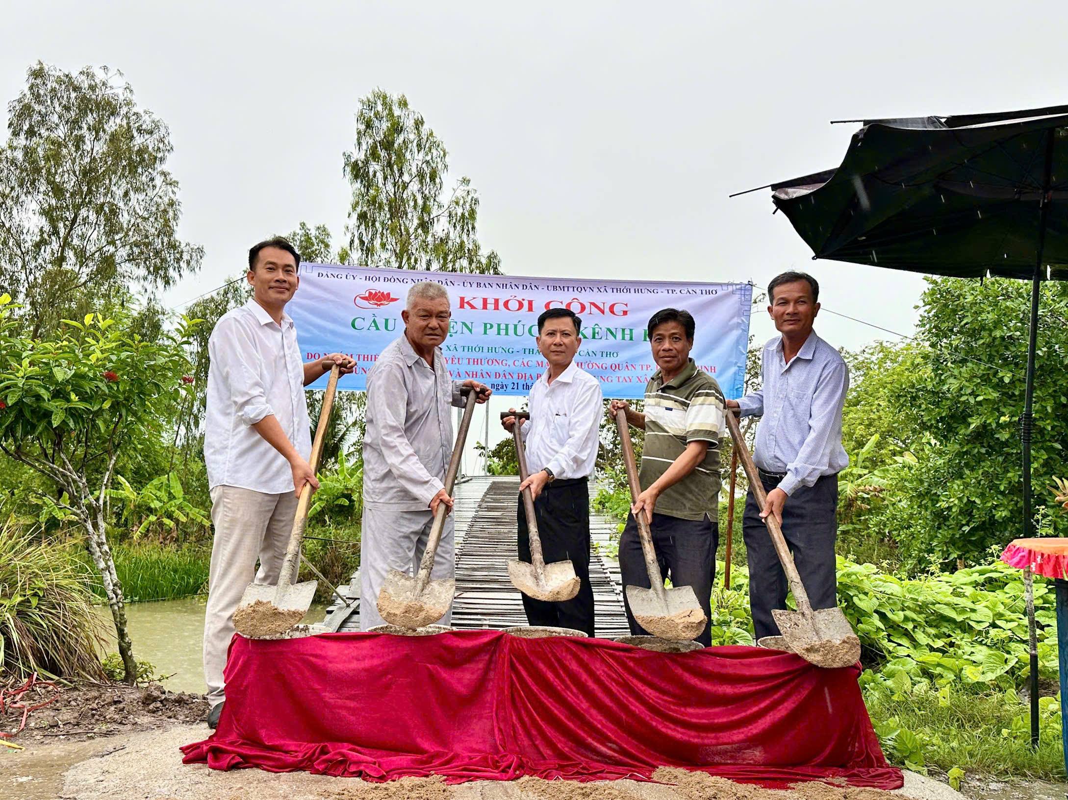 LỄ KHỞI CÔNG XÂY DỰNG CẦU GIAO THÔNG NÔNG THÔN TUYẾN KÊNH B10, ẤP 8 XÃ THỚI HƯNG