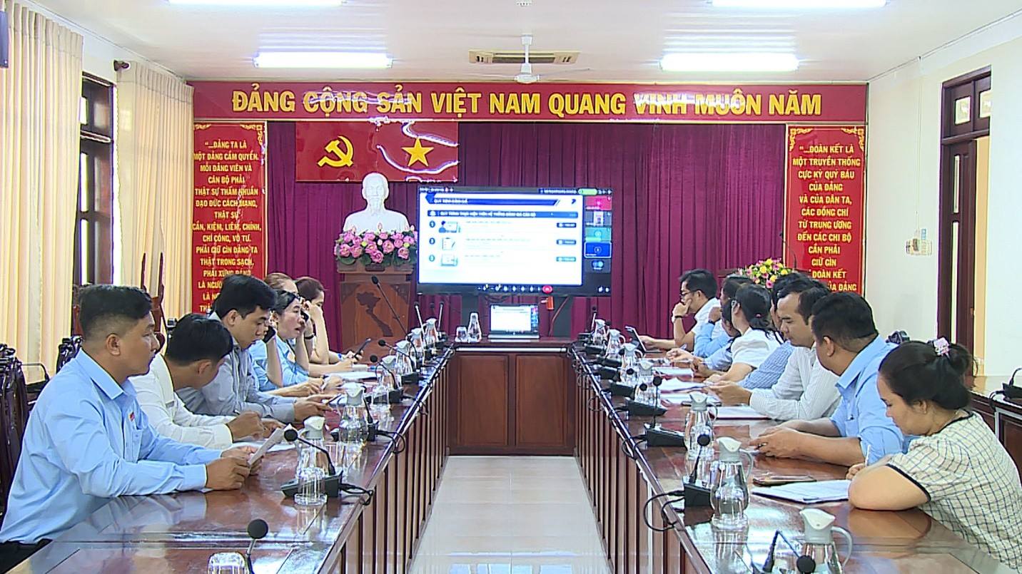 Tham dự lớp tập huấn trực tuyến hướng dẫn sử dụng phần mềm theo dõi, đánh giá công chức