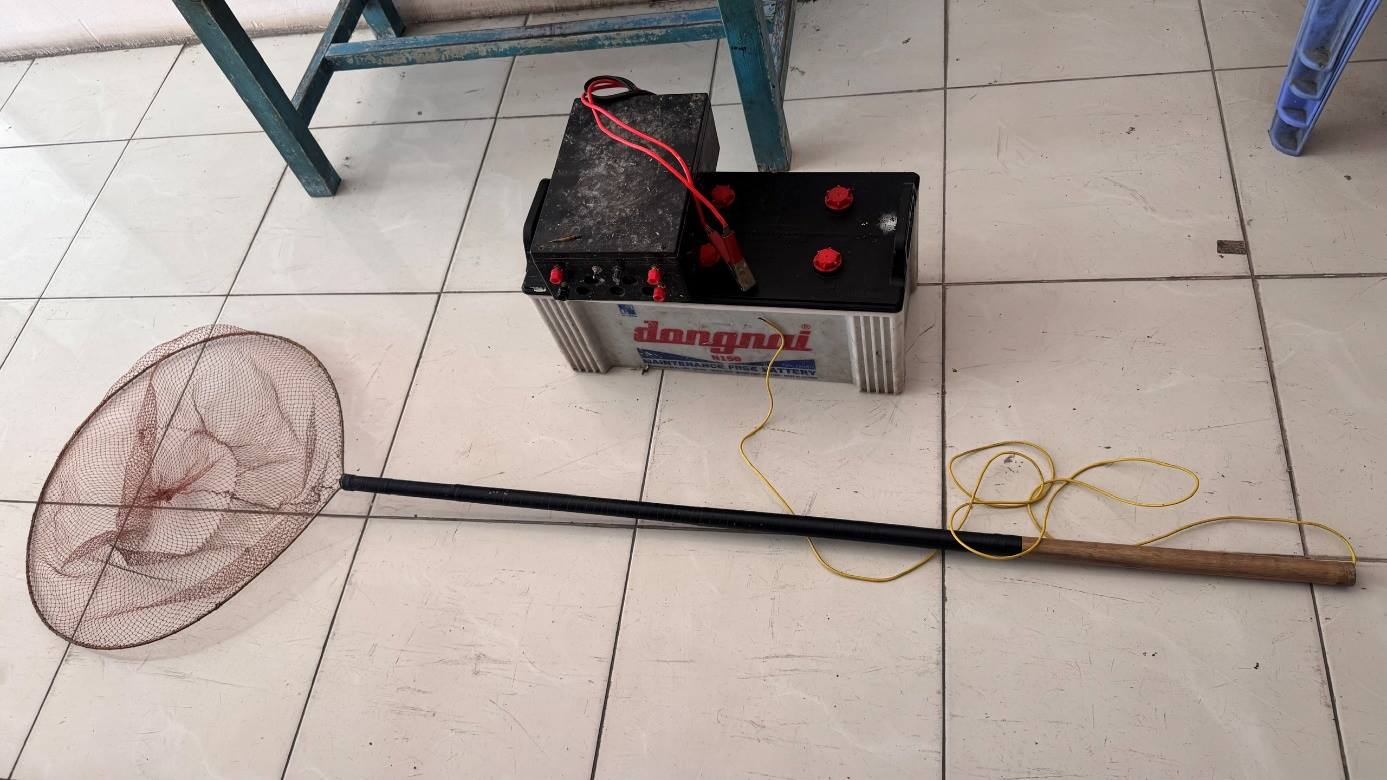 Công an xã Cờ Đỏ kiên quyết xử lý nghiêm hành vi sử dụng công cụ kích điện để khai thác thủy sản