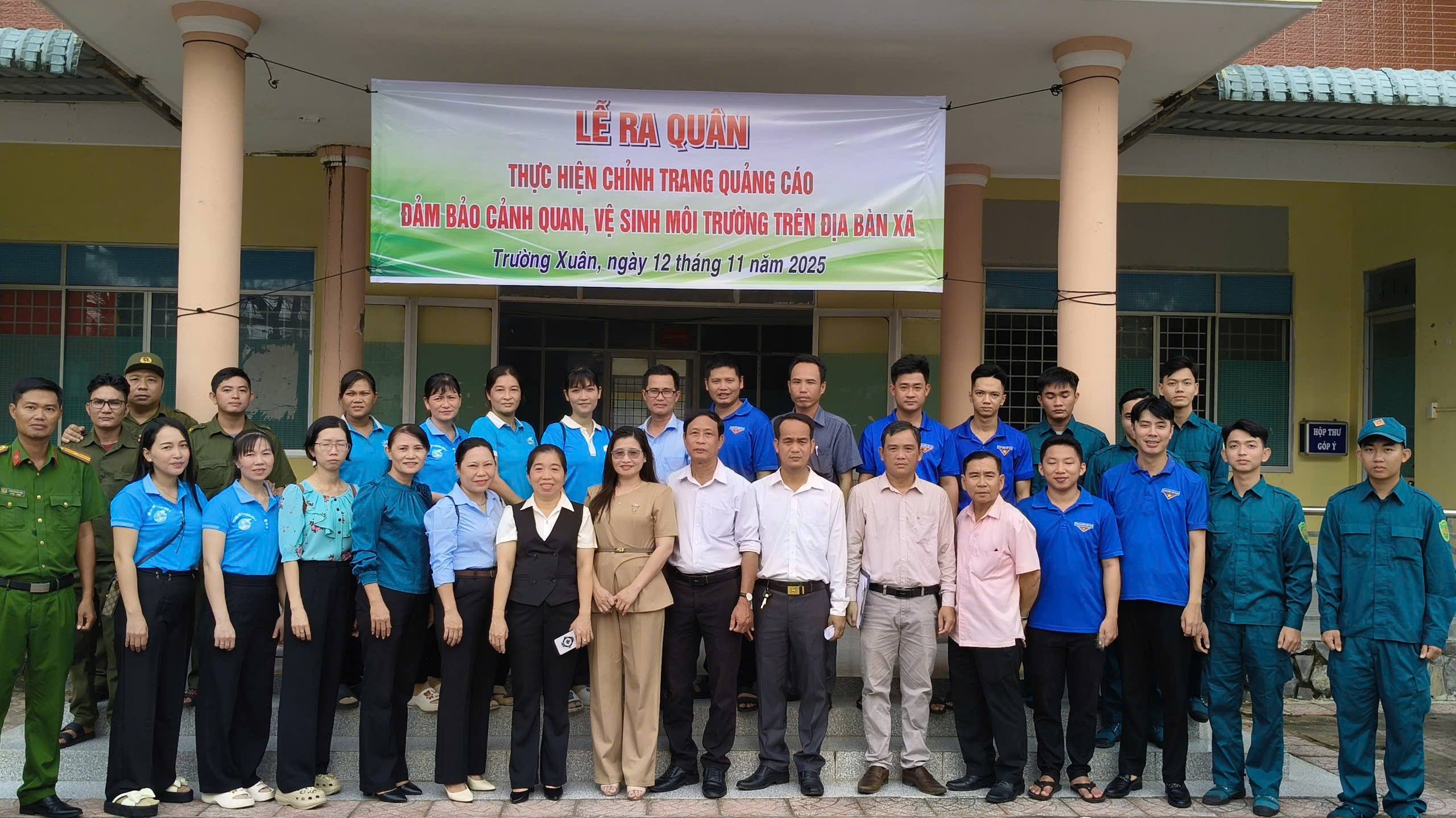 LỄ RA QUÂN THỰC HIỆN CHỈNH TRANG QUẢNG CÁO ĐẢM BẢO CẢNH QUAN, VỆ SINH MÔI TRƯỜNG TRÊN ĐỊA BÀN XÃ TRƯỜNG XUÂN