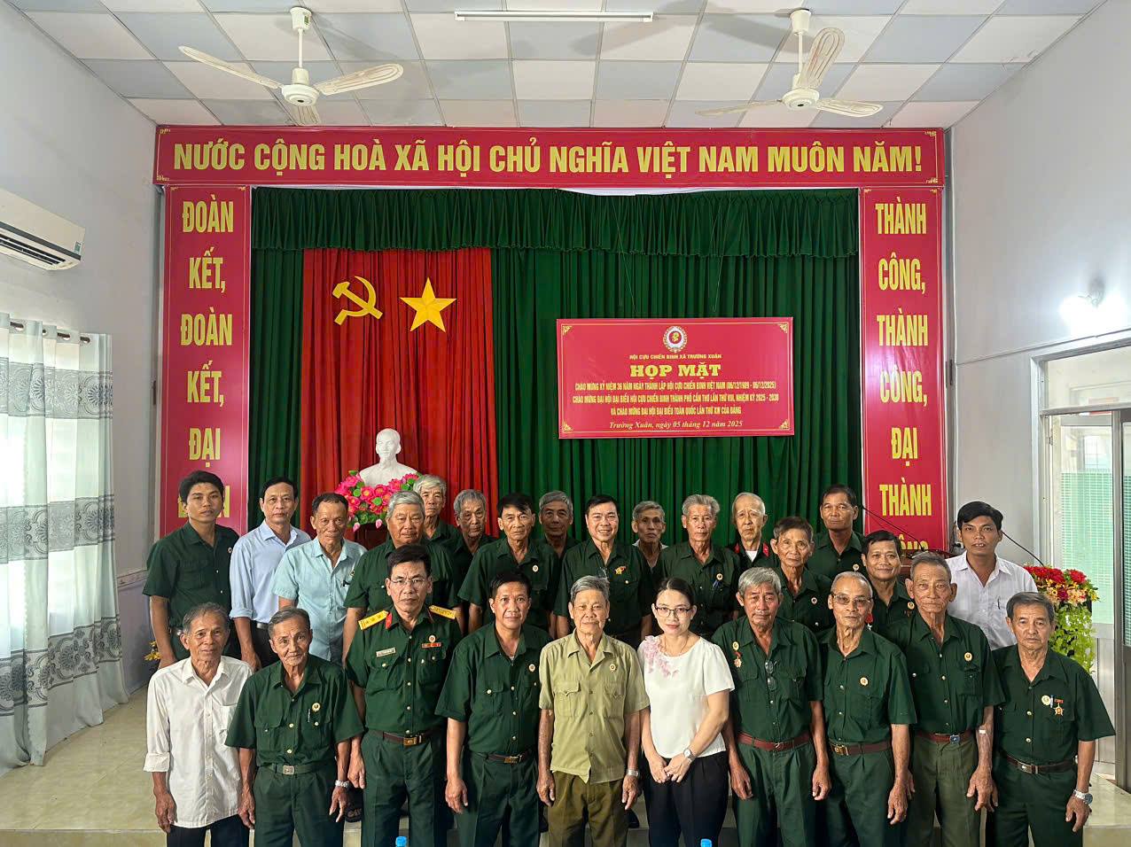 HỌP MẶT CHÀO MỪNG KỶ NIỆM 36 NĂM NGÀY THÀNH LẬP HỘI CỰU CHIẾN BINH VIỆT NAM (06/12/1989-06/12/2025) CHÀO MỪNG ĐẠI HỘI ĐẠI BIỂU HỘI CỰU CHIẾN BINH THÀNH PHỐ CẦN THƠ LẦN THỨ VIII, NHIỆM KỲ 2025-2030 VÀ CHÀO MỪNG ĐẠI HỘI ĐẠI BIỂU TOÀN QUỐC LẦN THỨ XIV CỦA ĐẢNG