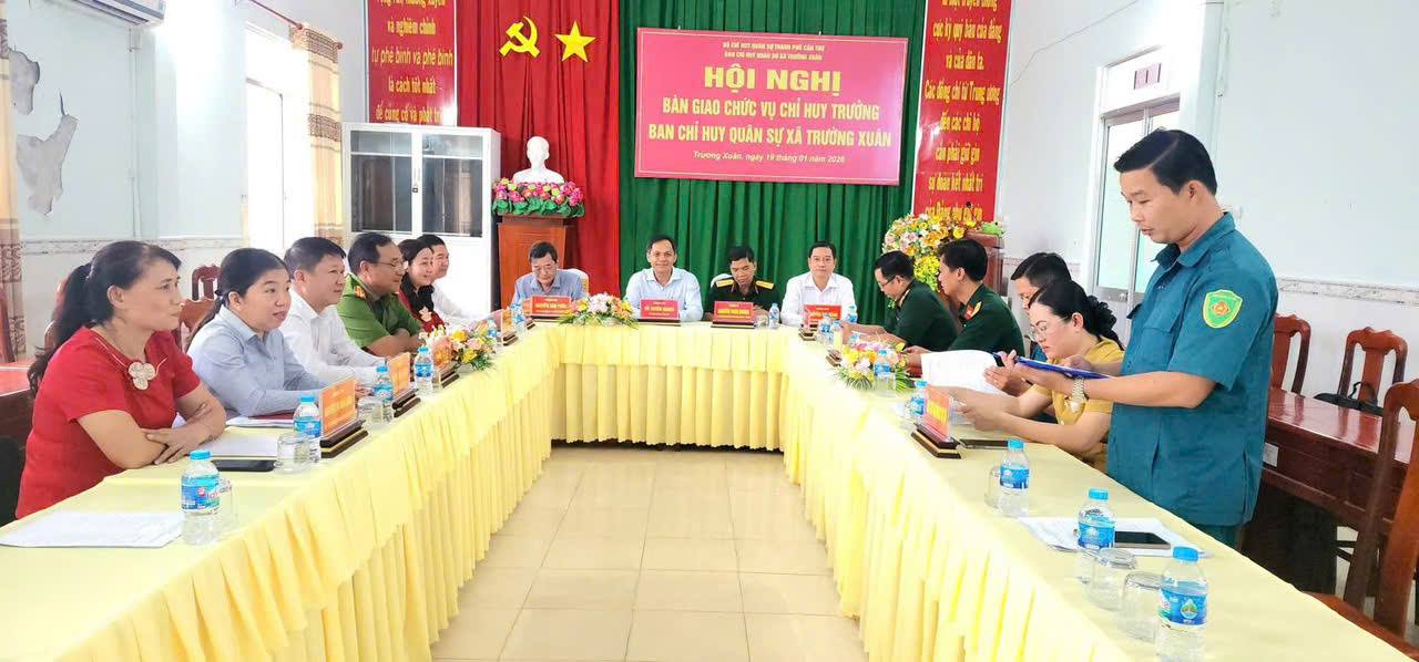 HỘI NGHỊ BÀN GIAO CHỨC VỤ CHỈ HUY TRƯỞNG BAN CHỈ HUY QUÂN SỰ XÃ TRƯỜNG XUÂN