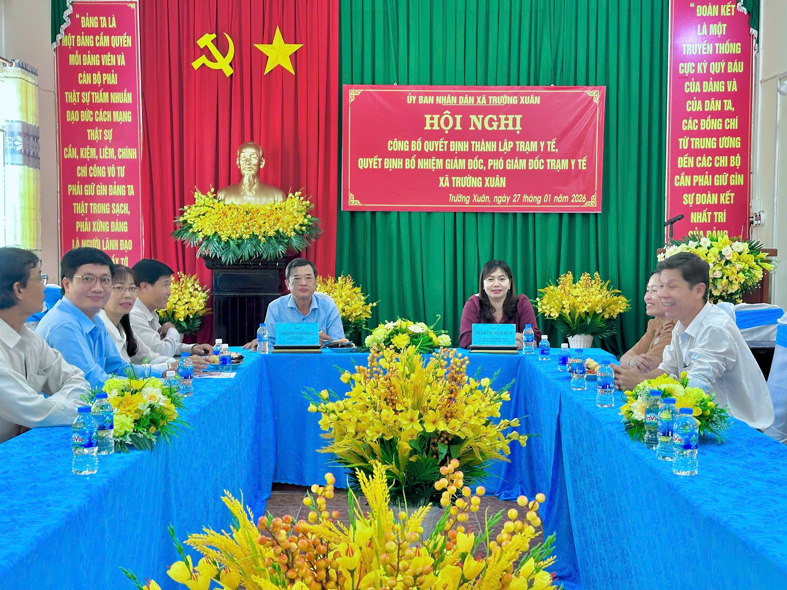 HỘI NGHỊ CÔNG BỐ QUYẾT ĐỊNH THÀNH LẬP TRẠM Y TẾ, QUYẾT ĐỊNH BỔ NHIỆM GIÁM ĐỐC, PHÓ GIÁM ĐỐC TRẠM Y TẾ XÃ TRƯỜNG XUÂN