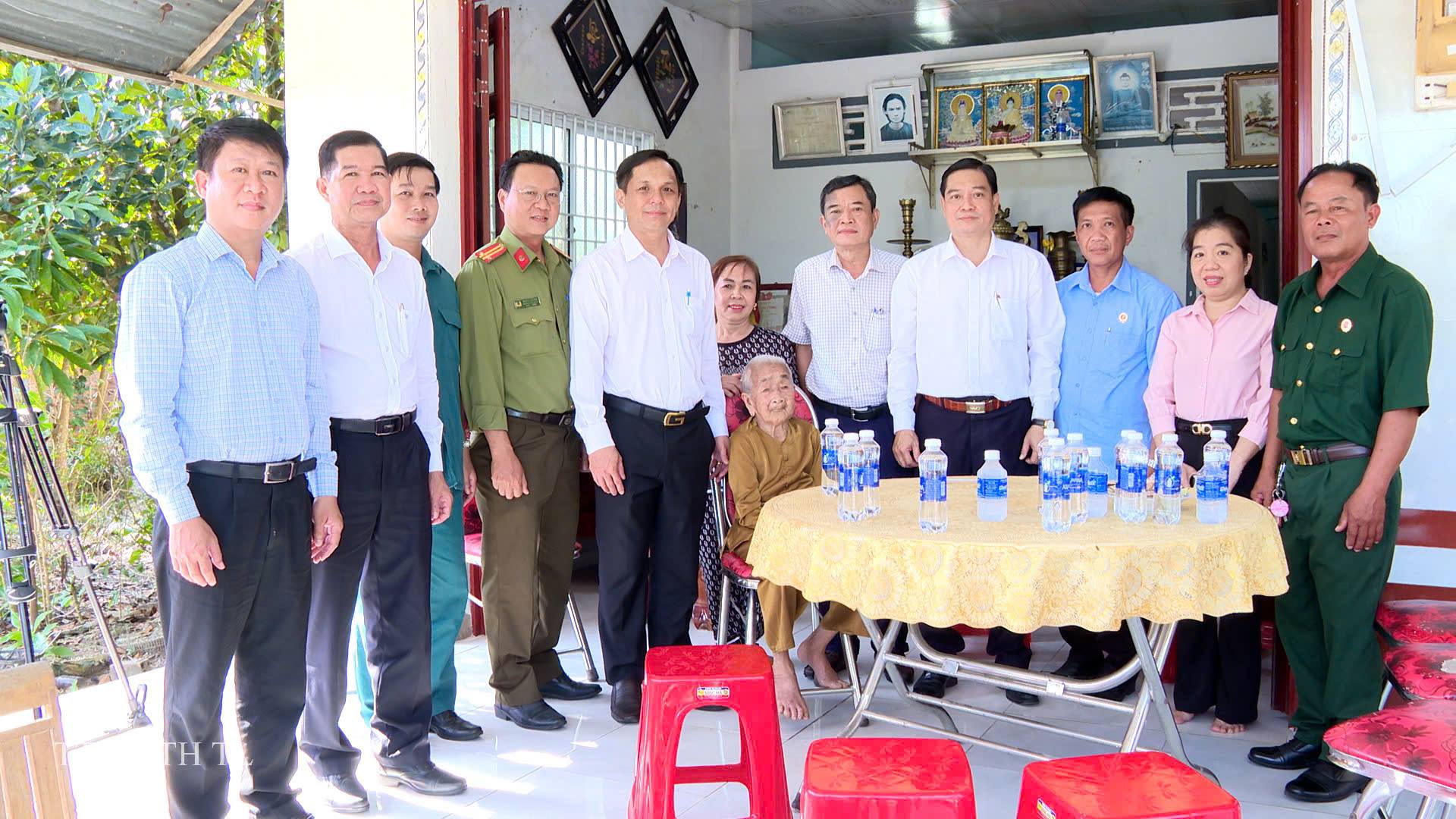 LÃNH ĐẠO XÃ TRƯỜNG XUÂN THĂM CHÚC TẾT GIA ĐÌNH CHÍNH SÁCH TRÊN ĐỊA BÀN XÃ TRƯỜNG XUÂN