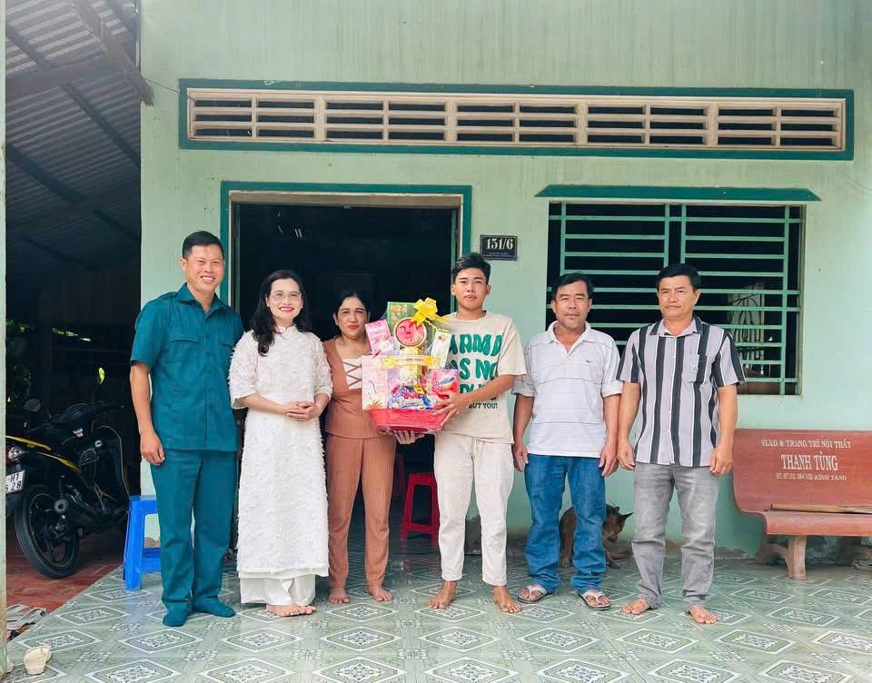 XÃ TRƯỜNG XUÂN - THÀNH PHỐ CẦN THƠ CHÚC TẾT GIA ĐÌNH VÀ THANH NIÊN SẴN SÀNG NHẬP NGŨ NĂM 2026