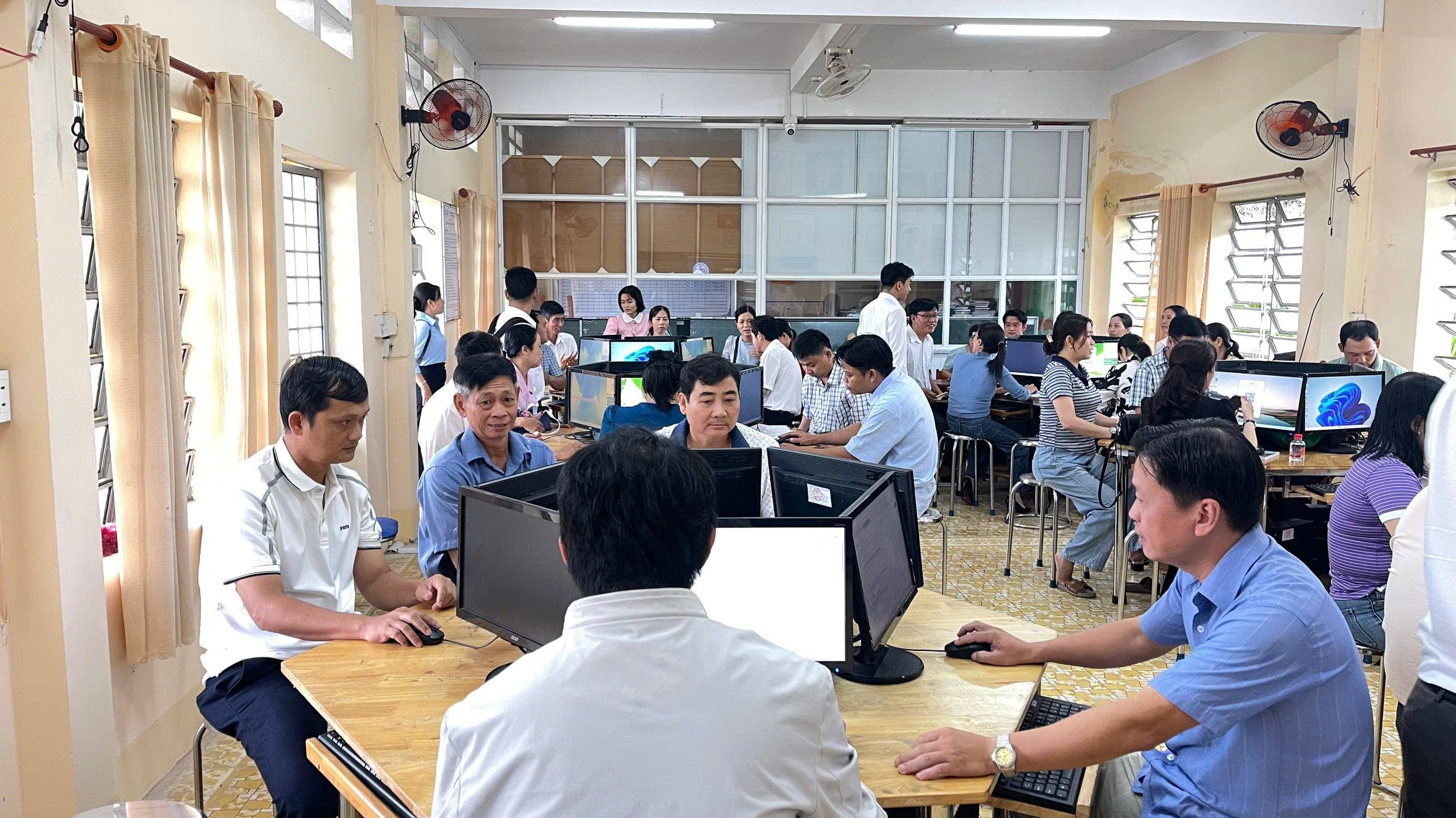 Trường Thành tổ chức lớp bồi dưỡng, tập huấn Kỹ năng ứng dụng AI(GEMINI &amp; NOTENOOKLM) trong công tác, dành cho cán bộ, công chức, viên chức năm 2026.