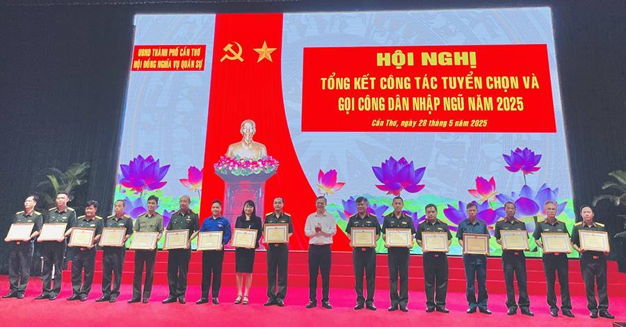 Thành phố Cần Thơ hoàn thành 100% chỉ tiêu tuyển quân năm 2025, hướng đến nâng cao chất lượng năm 2026