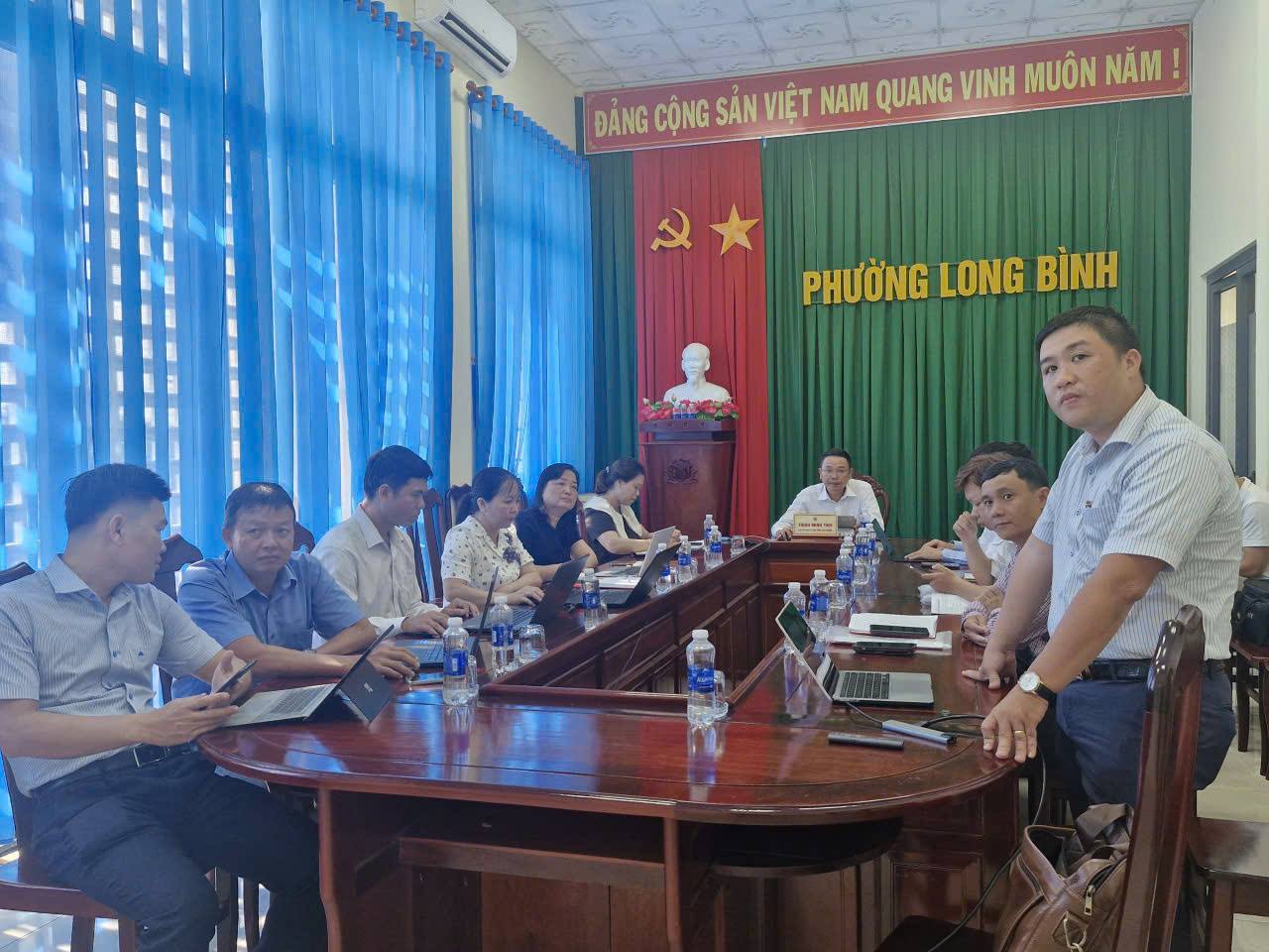 PHƯỜNG LONG BÌNH LÀM VIỆC VỚI VIETTEL CẦN THƠ TRIỂN KHAI CHƯƠNG TRÌNH CHUYỂN ĐỔI SỐ TRÊN ĐỊA BÀN PHƯỜNG