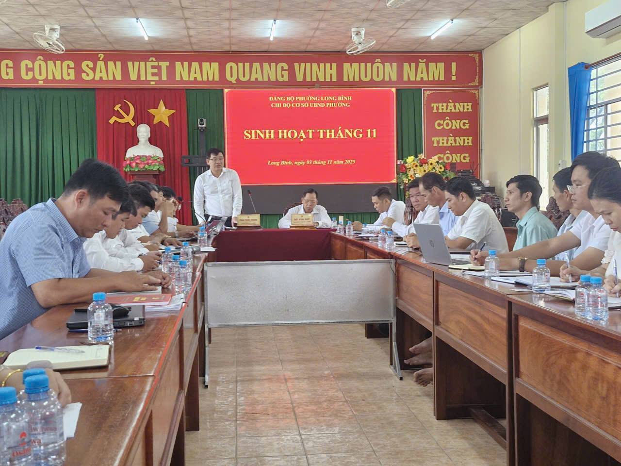 PHƯỜNG LONG BÌNH TỔ CHỨC SINH HOẠT CHI BỘ THÁNG 11 NĂM 2025