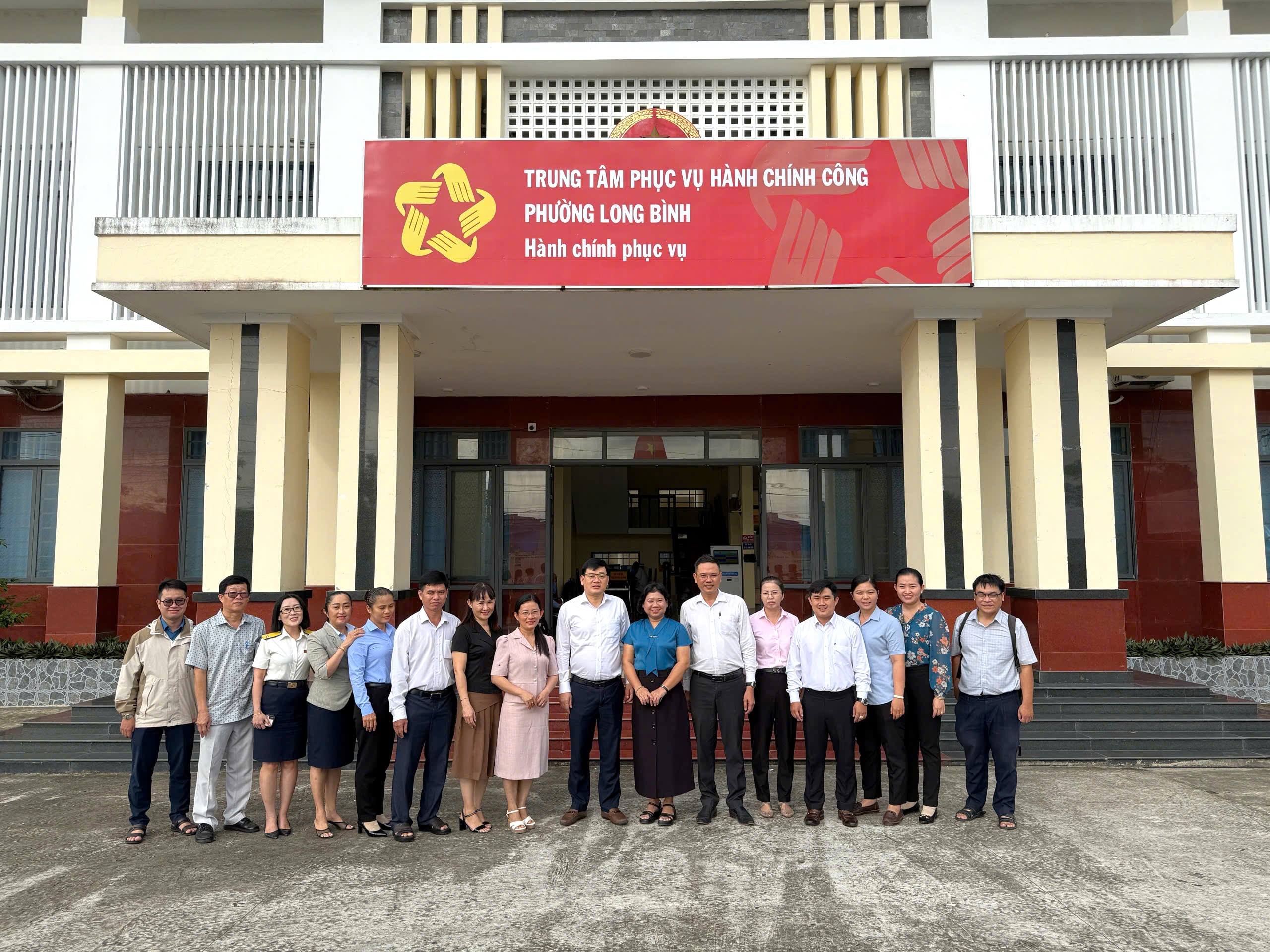 PHƯỜNG LONG BÌNH TIẾP VÀ LÀM VIỆC VỚI ĐOÀN KIỂM TRA KIỂM SOÁT THỦ TỤC HÀNH CHÍNH NĂM 2025