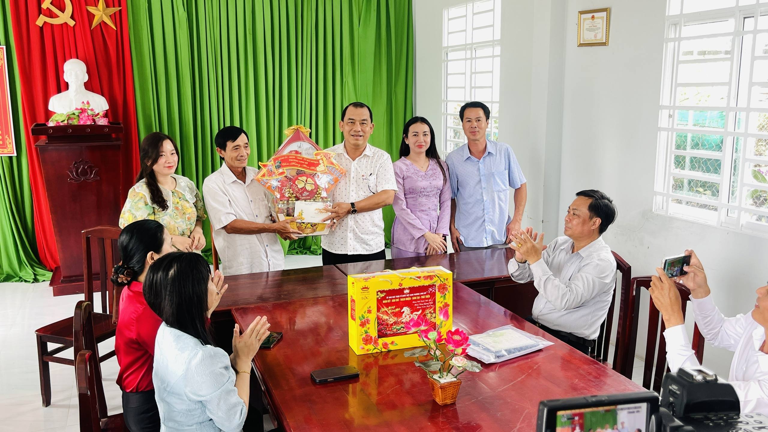 Phường Long Mỹ thăm, chúc Tết nguyên lãnh đạo và các khu vực trên địa bàn