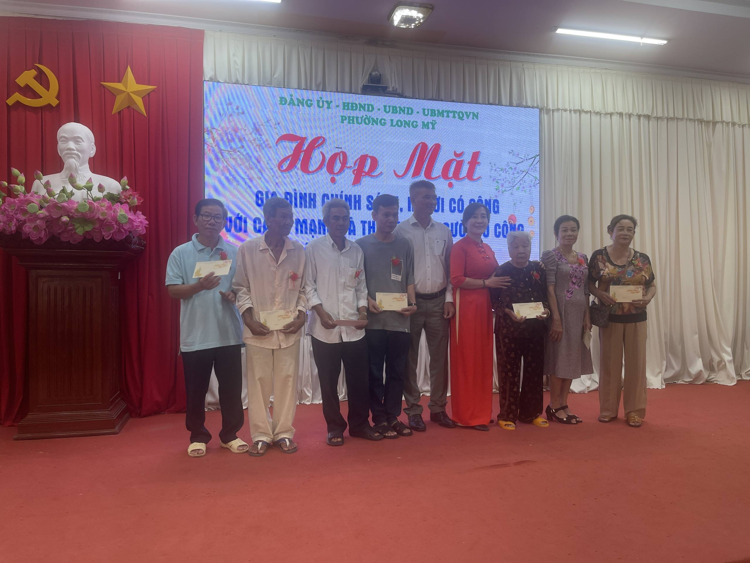 Phường Long Mỹ họp mặt gia đình chính sách, người có công với cách mạng nhân dịp Xuân Bính Ngọ 2026