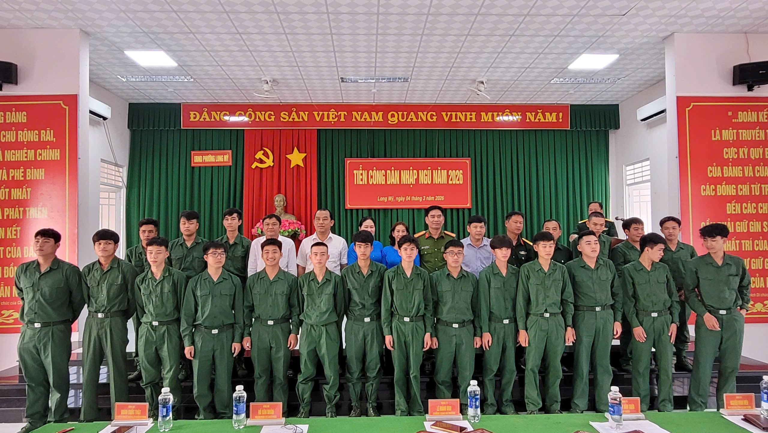 PHƯỜNG LONG MỸ TỔ CHỨC LỄ TIỄN THANH NIÊN LÊN ĐƯỜNG NHẬP NGŨ NĂM 2026