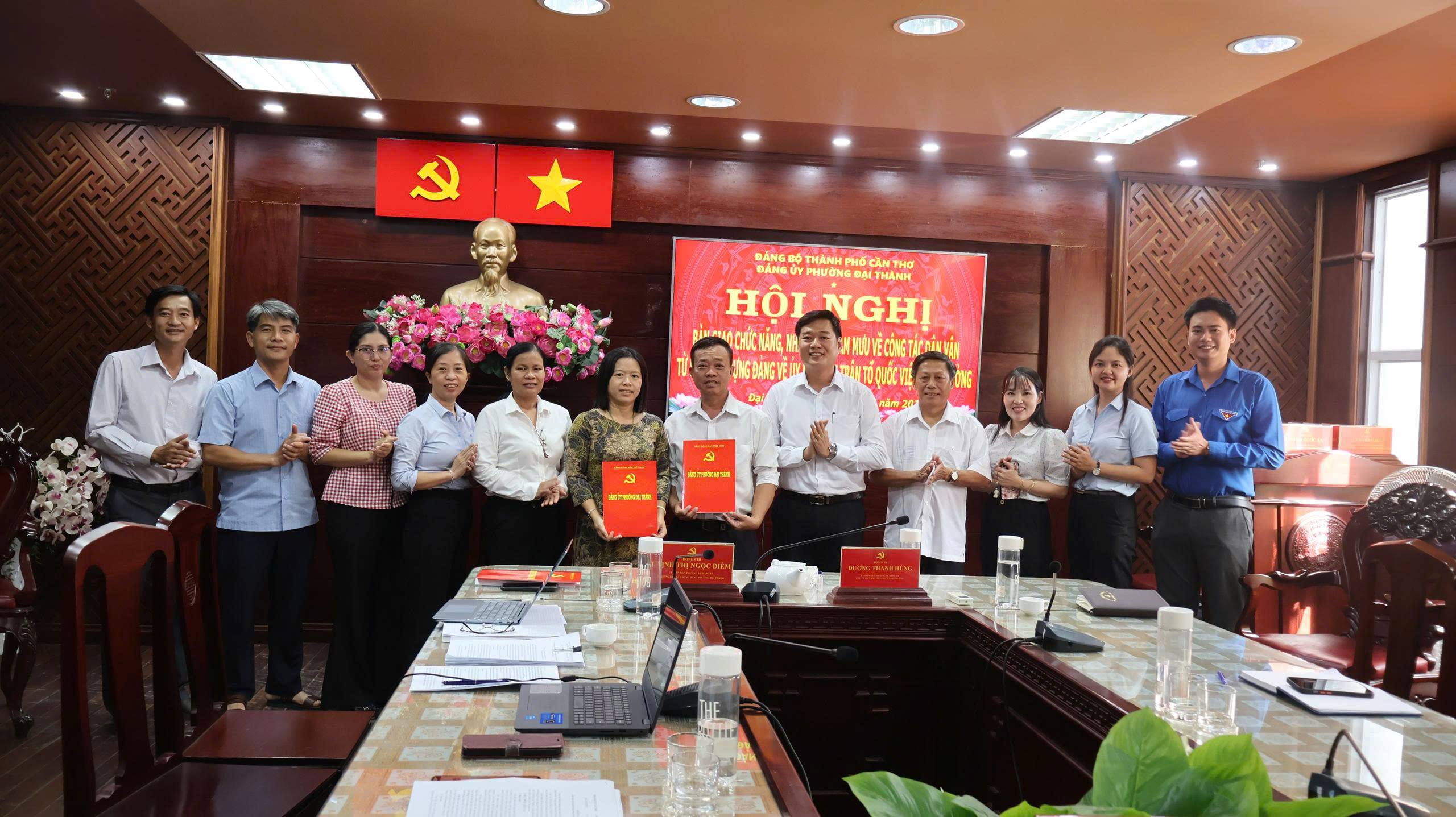 ĐẢNG ỦY PHƯỜNG ĐẠI THÀNH TỔ CHỨC BÀN GIAO CHỨC NĂNG, NHIỆM VỤ THAM MƯU VỀ CÔNG TÁC DÂN VẬN