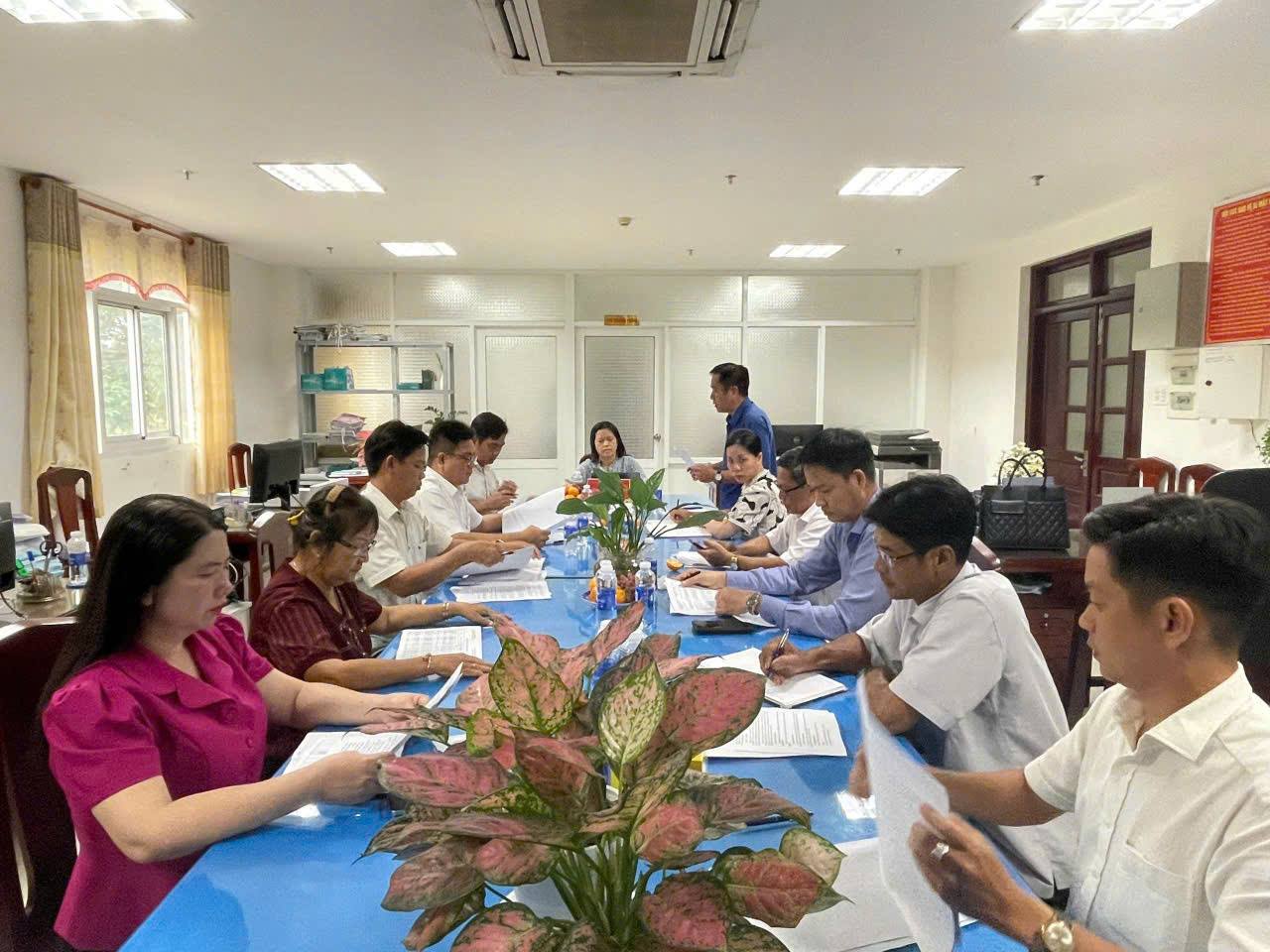 Ban Kinh tế - Ngân sách Hội đồng nhân dân phường Đại Thành Hoàn thành khảo sát việc cấp Giấy chứng nhận quyền sử dụng đất lần đầu cho người dân