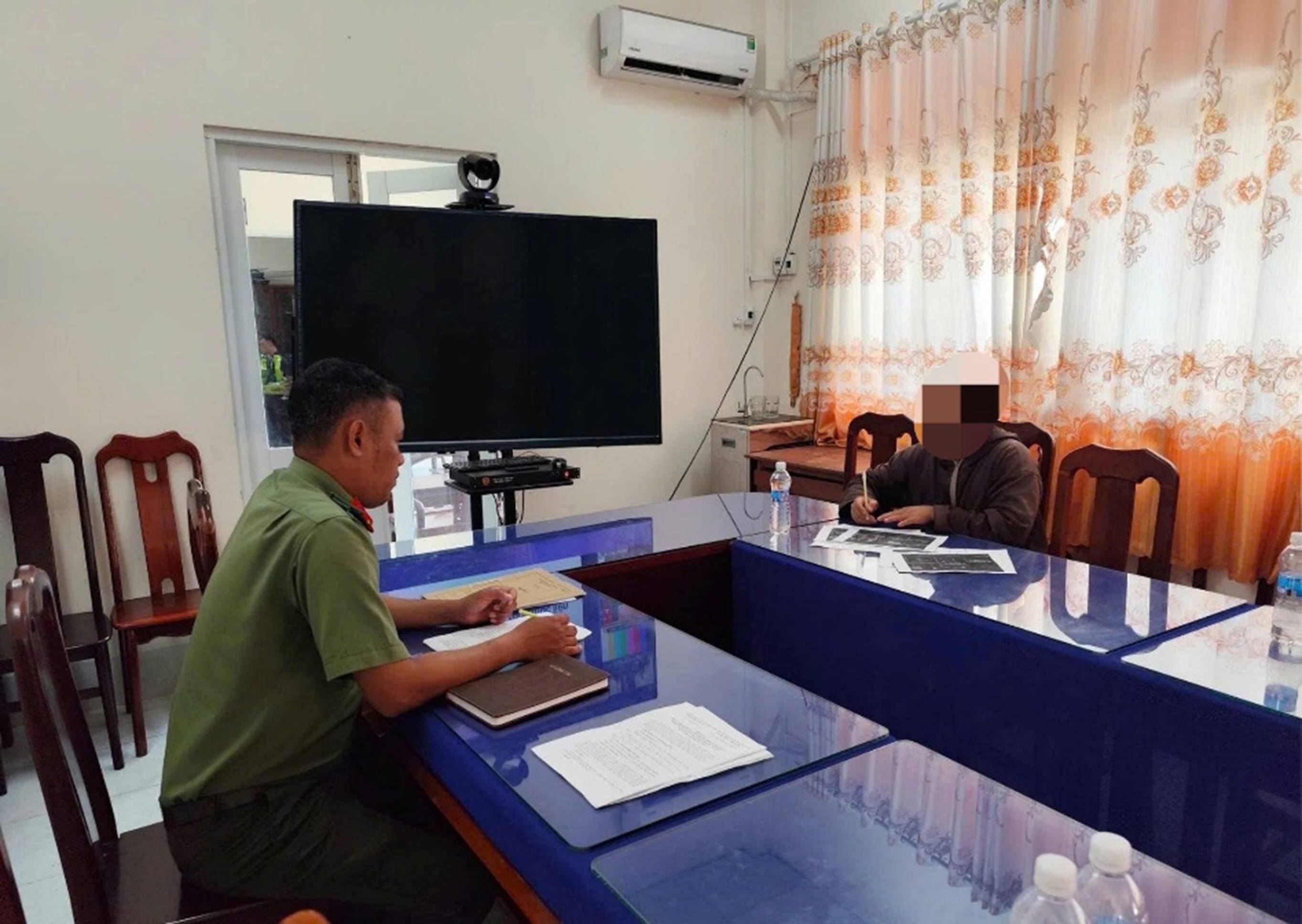 CÔNG AN PHƯỜNG ĐẠI THÀNH RĂN ĐE, GIÁO DỤC ĐỐI TƯỢNG ĐĂNG TẢI THÔNG TIN SAI SỰ THẬT, XÚC PHẠM UY TÍN LỰC LƯỢNG CÔNG AN NHÂN DÂN TRÊN MẠNG XÃ HỘI