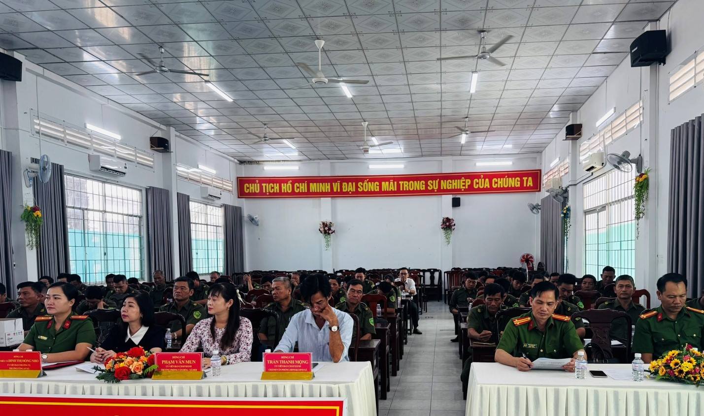 ."..AN NINH, TRẬT TỰ Ở CƠ SỞ GIỎI XÃ HỎA LỰU ..."