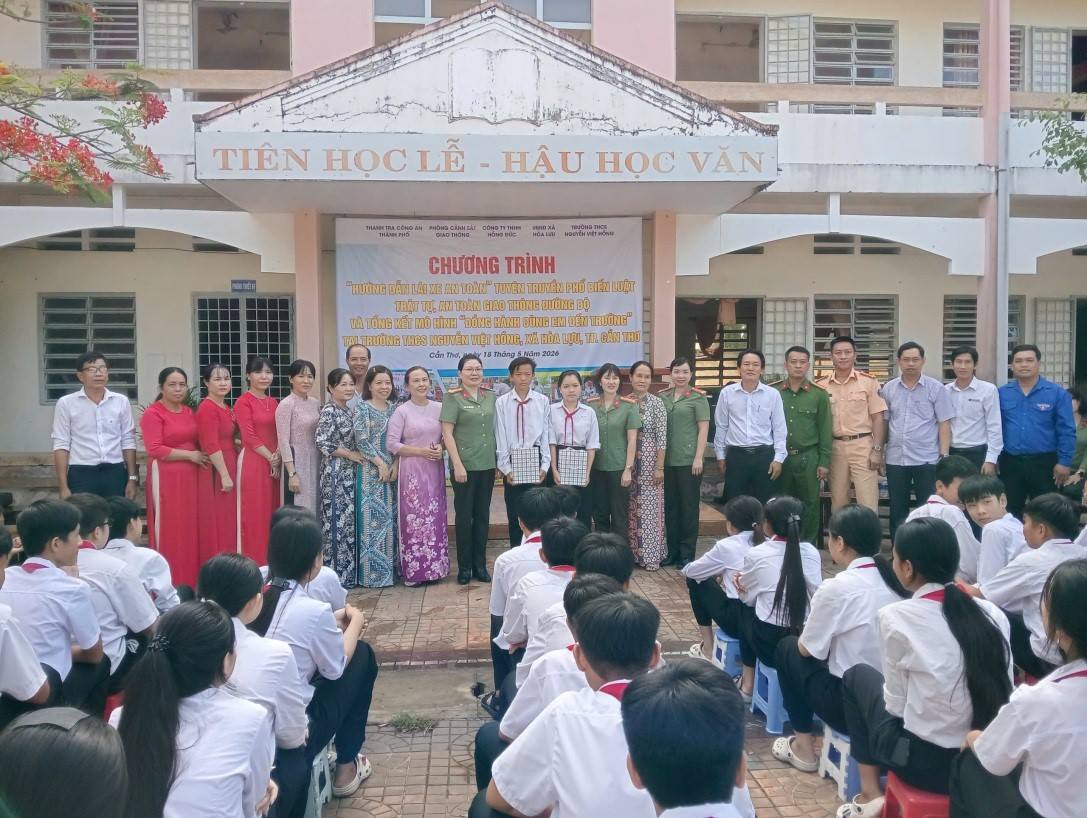 “HƯỚNG DẪN LÁI XE AN TOÀN” VÀ TUYÊN TRUYỀN PHÁP LUẬT VỀ TRẬT TỰ ATGT