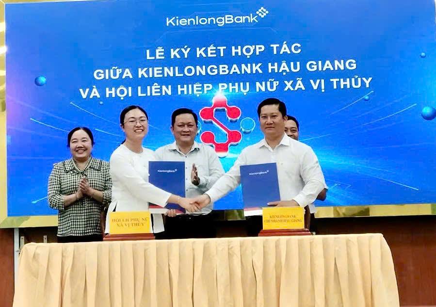 Xã Vị Thủy tổ chức Lễ ký kết hợp tác giữa Kienlongbank Hậu Giang với Hội LHPN và Hội Nông dân xã