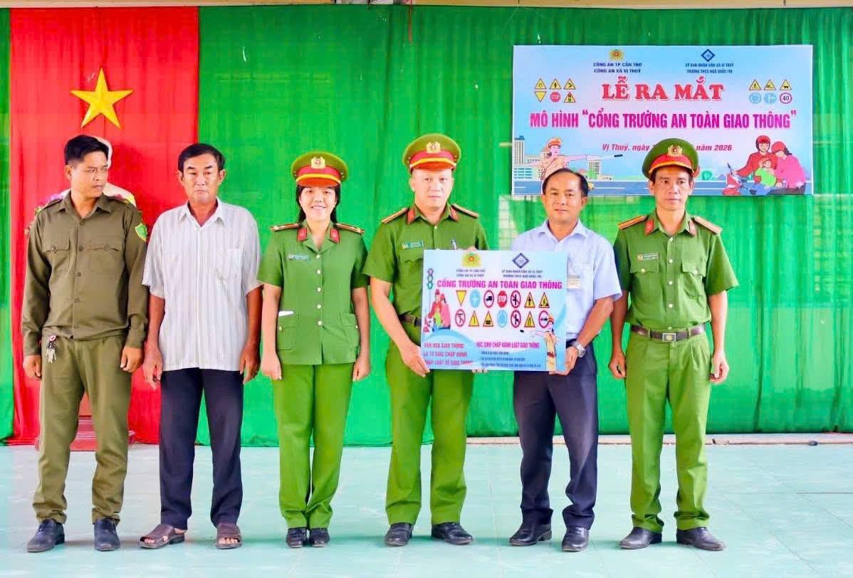 Ra mắt mô hình “Cổng trường an toàn giao thông” tại Trường THCS Ngô Quốc Trị