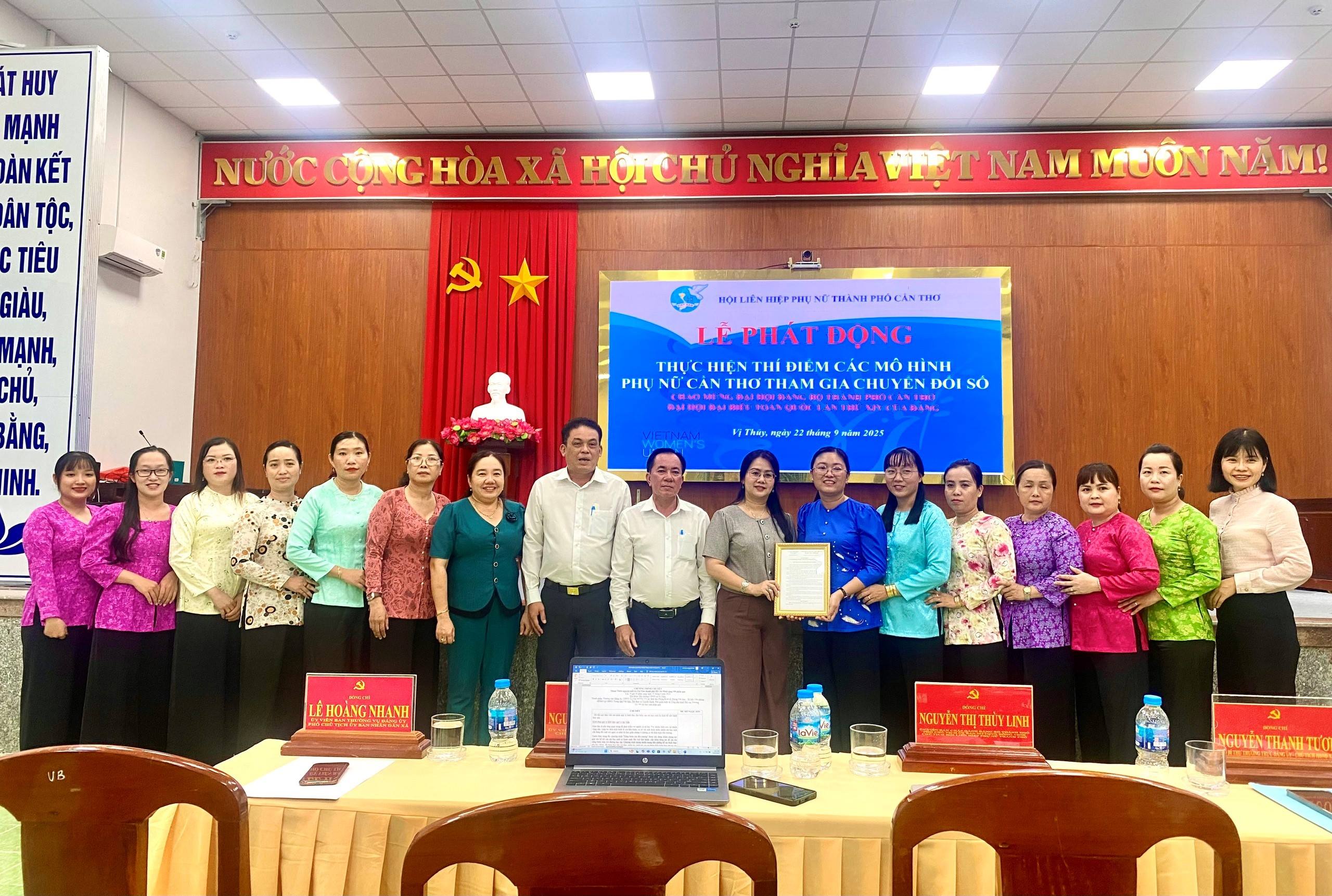 Xã Vị Thuỷ ra mắt Mô hình “Tổ Phụ nữ số cộng đồng”