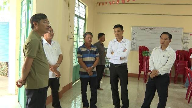 BÍ THƯ ĐẢNG ỦY XÃ TÂN HÒA ĐI KIỂM TRA CÔNG TÁC BẦU CỬ