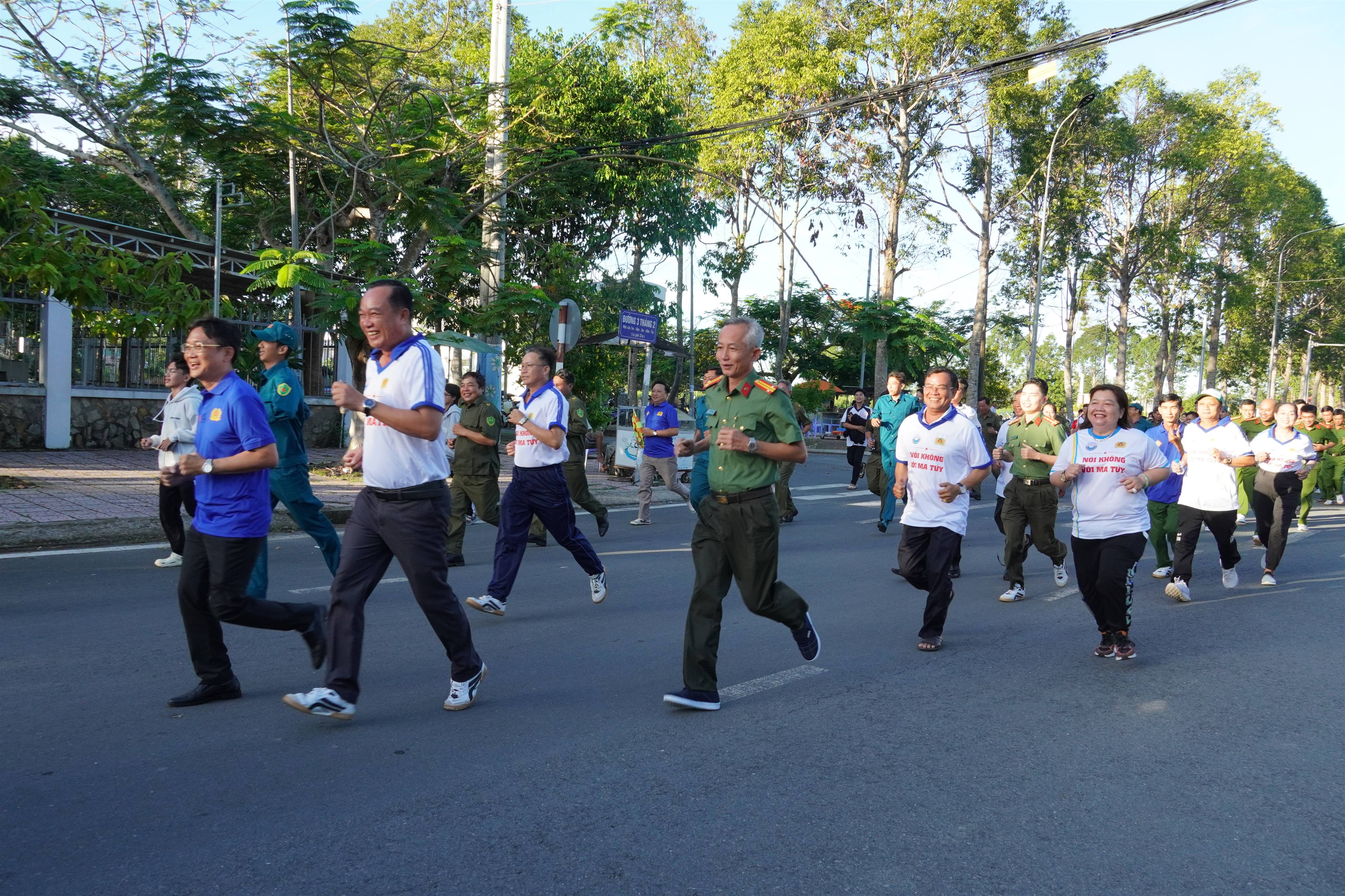 Xã Tân Hòa hưởng ứng Tháng hành động phòng, chống ma túy và phát động giải chạy “Chung một quyết tâm xây dựng xã không ma túy”