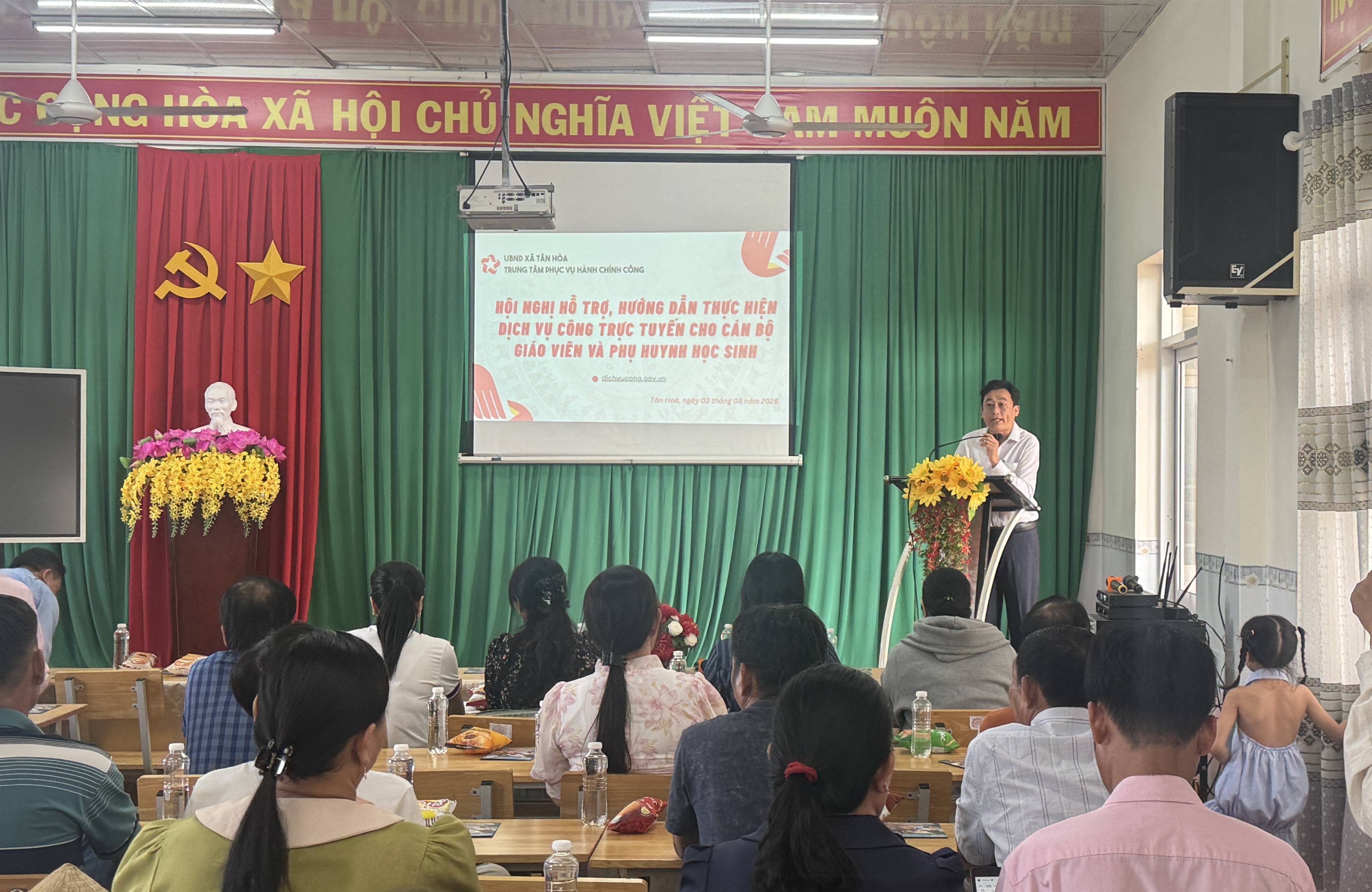 Hội nghị hỗ trợ, hướng dẫn thực hiện dịch vụ công trực tuyến tại Trường THCS Tân Hòa
