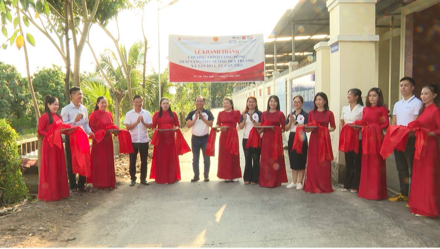 KHÁNH THÀNH CÔNG TRÌNH “THẮP SÁNG CON ĐƯỜNG ĐẾN TRƯỜNG” TẠI XÃ TÂN HÒA