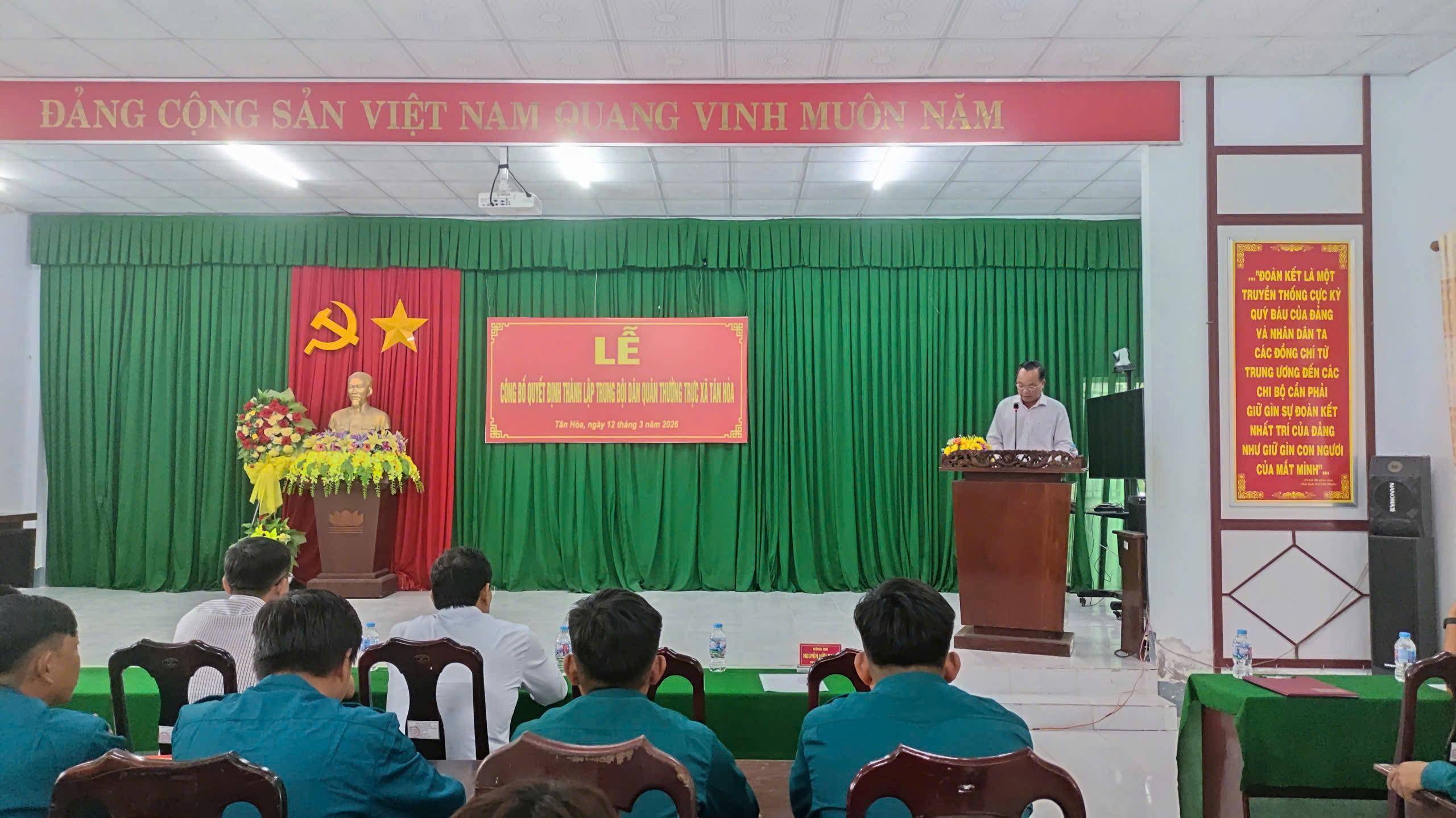 Ban CHQS xã Tân Hoà CÔNG BỐ QUYẾT ĐỊNH THÀNH LẬP TRUNG ĐỘI DÂN QUÂN THƯỜNG TRỰC 