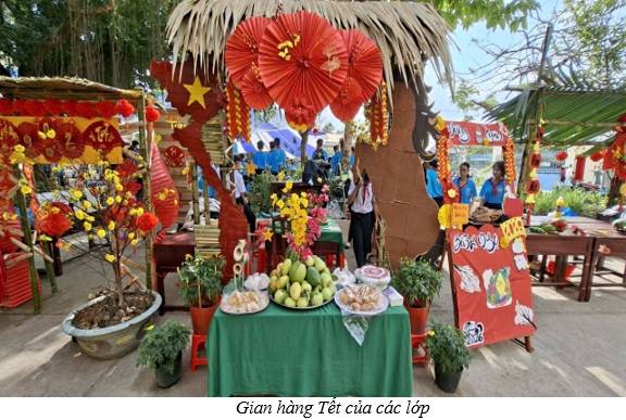 Trường THCS Đông Phước A tổ chức Hội chợ Xuân sôi nổi trước thềm năm mới