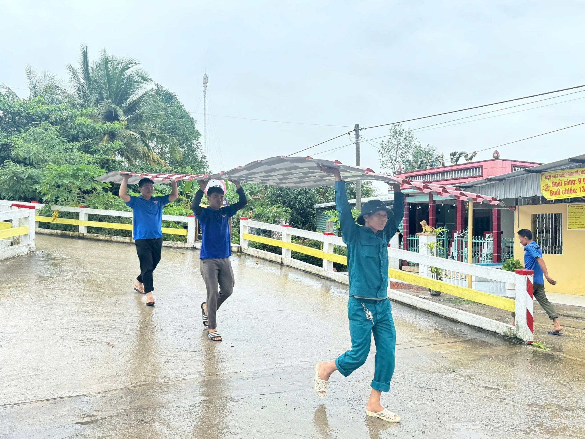 Xã Đoàn Xà Phiên chung tay hỗ trợ người dân bị ảnh hưởng do bão