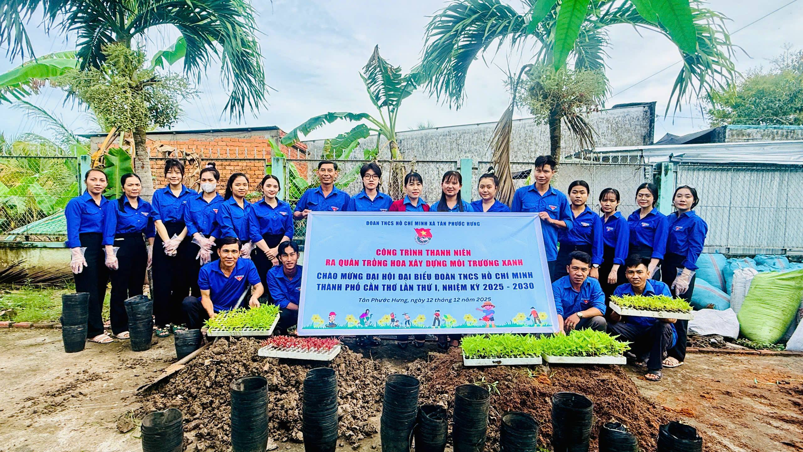 RA QUÂN TRỒNG HOA THỰC HIỆN CÔNG TRÌNH THANH NIÊN “VƯỜN HOA TRI THỨC” 