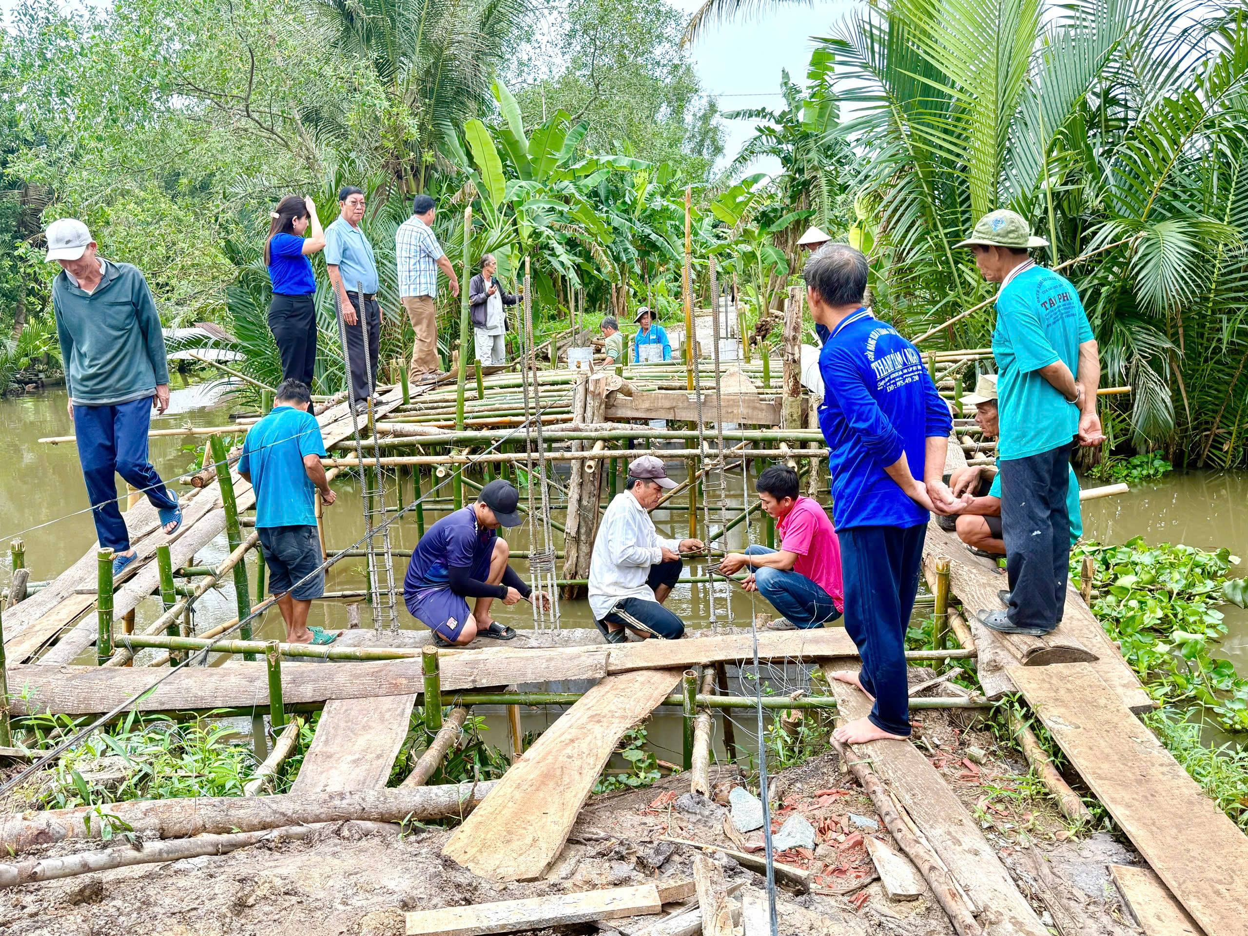 Kiểm tra tiến độ xây dựng cầu kênh 6 đùi