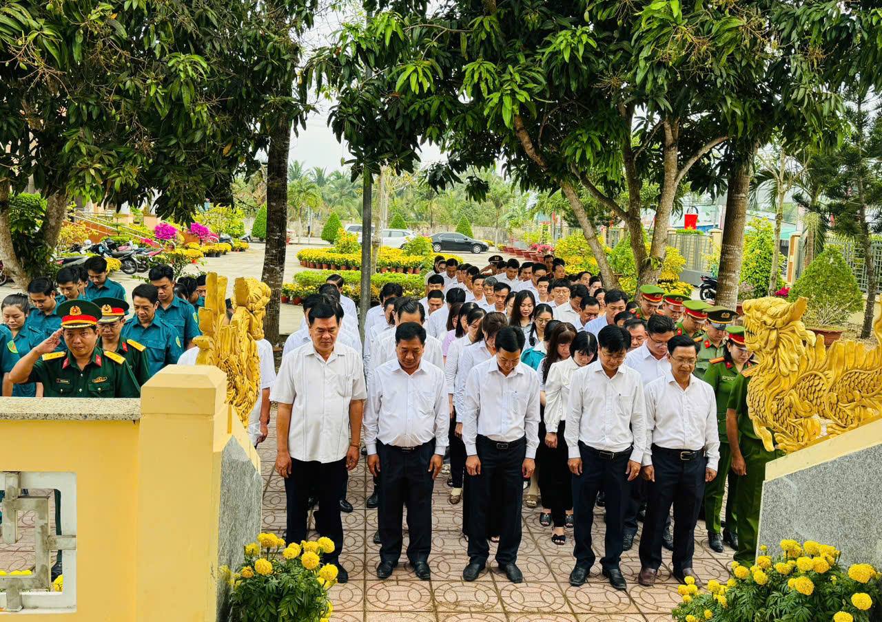 Thường trực Đảng ủy – HĐND – UBND – UBMTTQ Việt Nam xã Tân Phước Hưng viếng Nhà bia tưởng niệm anh hùng liệt sĩ đầu năm mới 2026