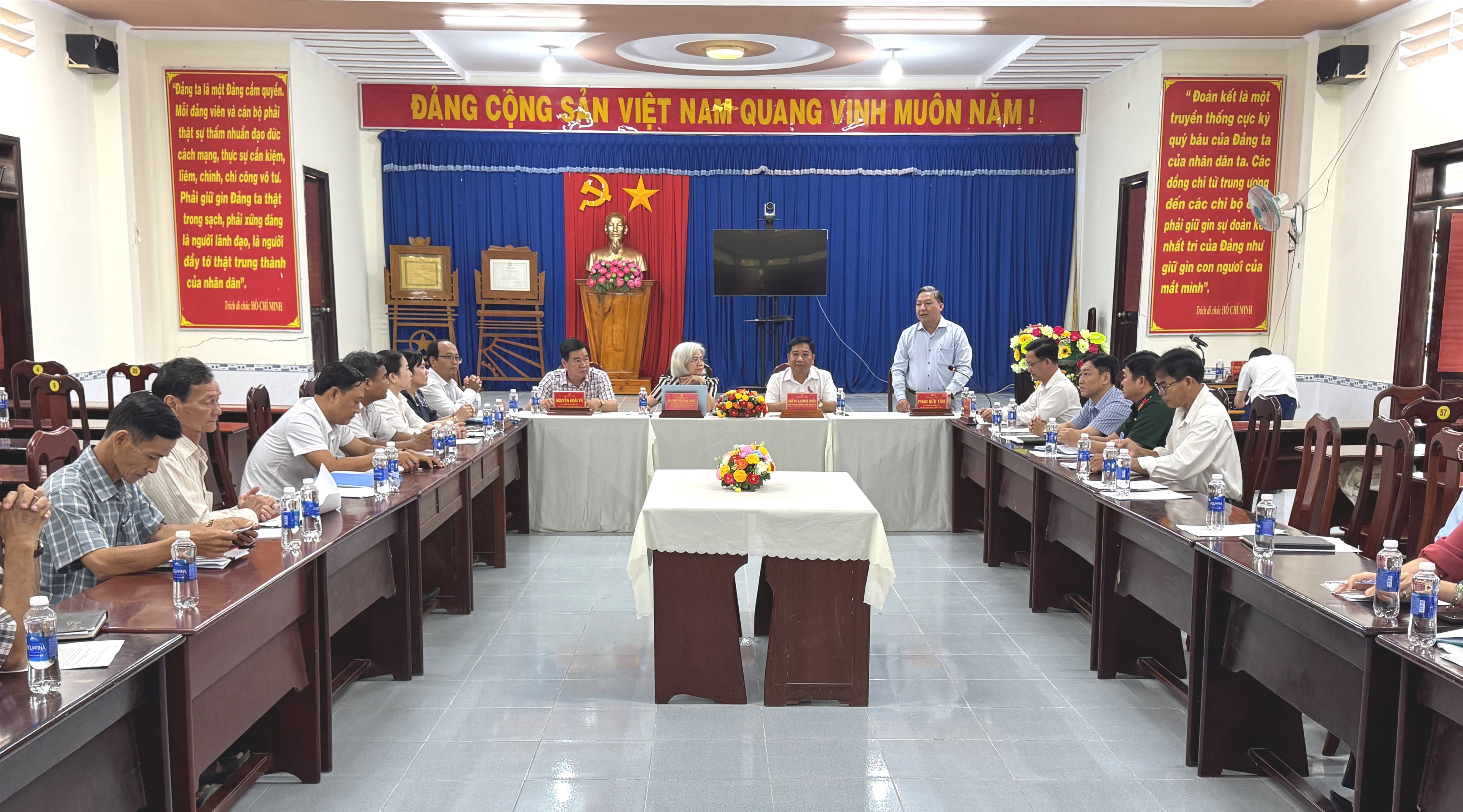 Đoàn công tác Ban Tuyên giáo và Dân vận Thành ủy Cần Thơ khảo sát mô hình “Dân vận khéo” tại xã Tân Phước Hưng
