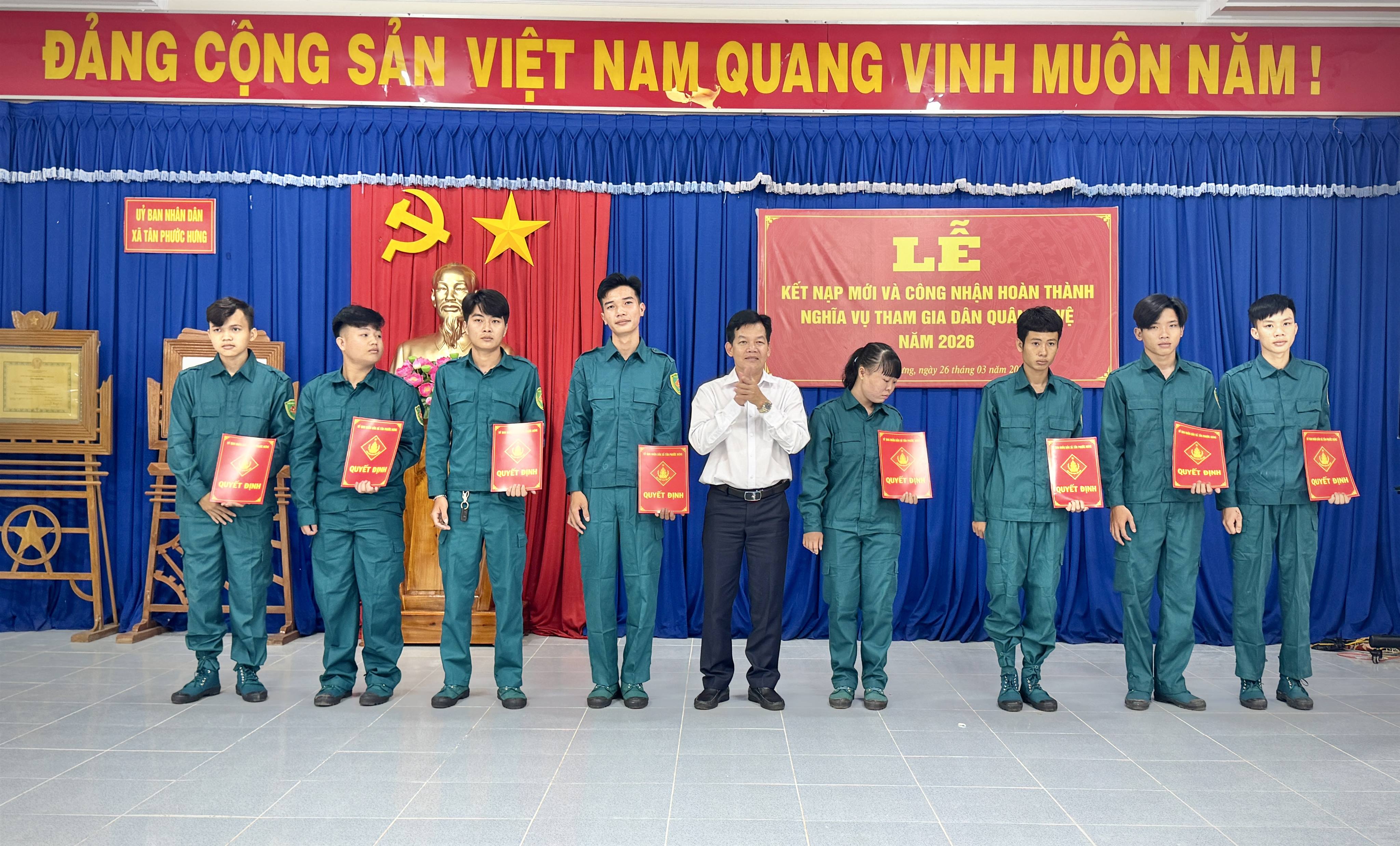 Tân Phước Hưng kết nạp và ra mắt Lực lượng Dân quân tự vệ năm 2026