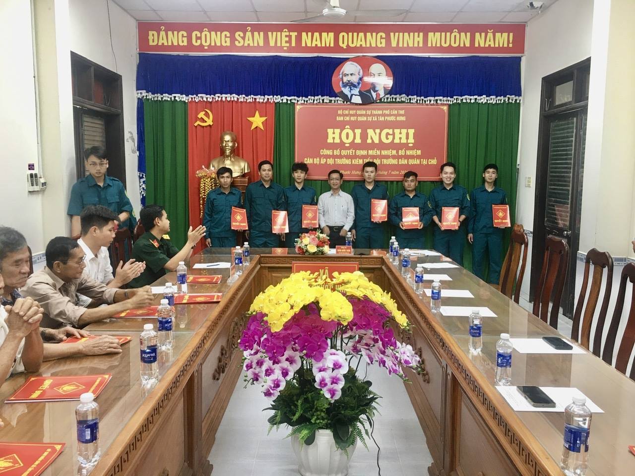 Tân Phước Hưng công bố Quyết định miễn nhiệm, bổ nhiệm cán bộ Ấp đội trưởng kiêm Tiểu đội trưởng Dân quân tại chỗ