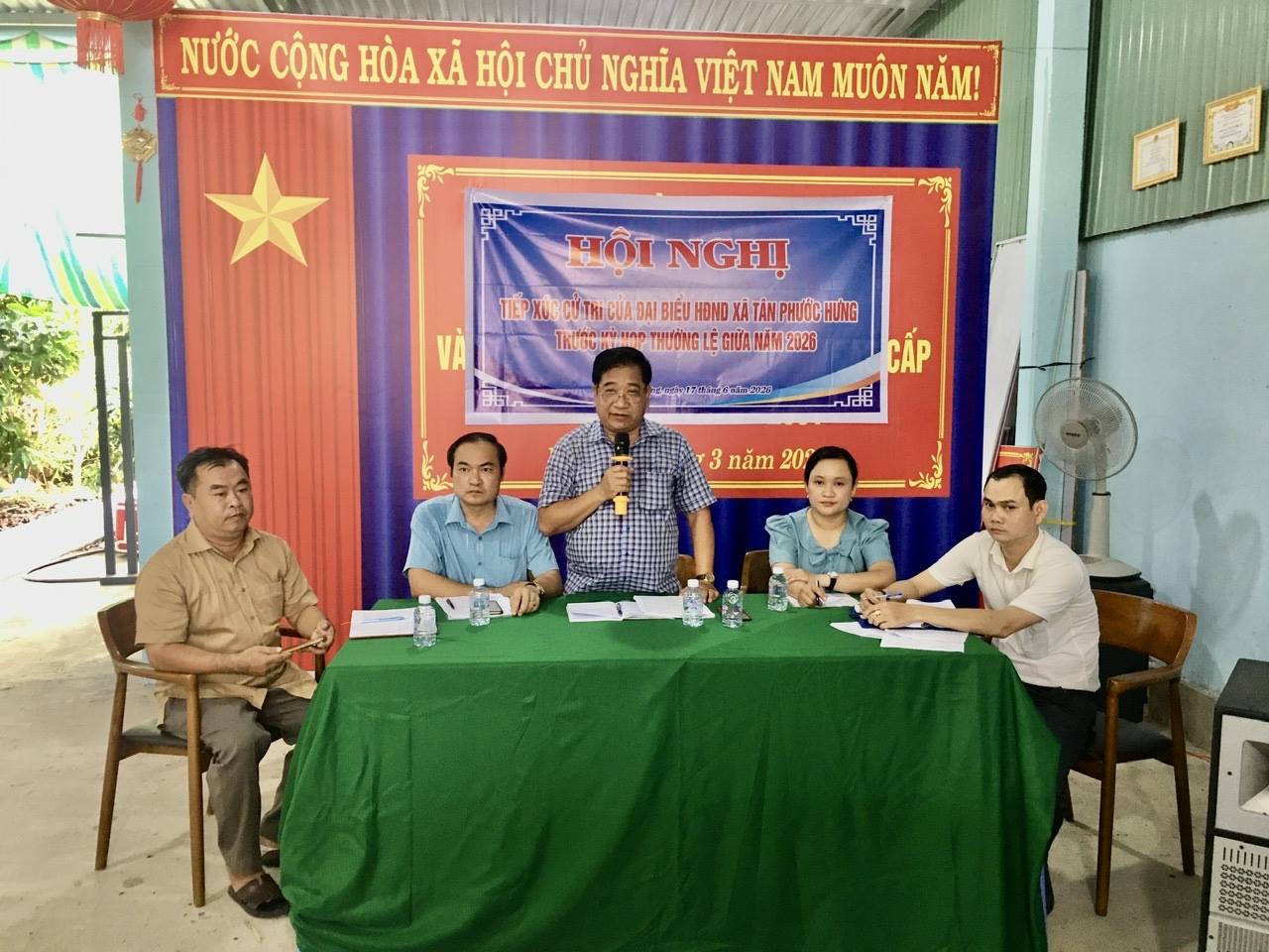 Ông Sầm Long Hải cùng Tổ đại biểu số 5 HĐND xã Tân Phước Hưng tiếp xúc cử tri ấp Tân Phú A1 và Tân Phú B1