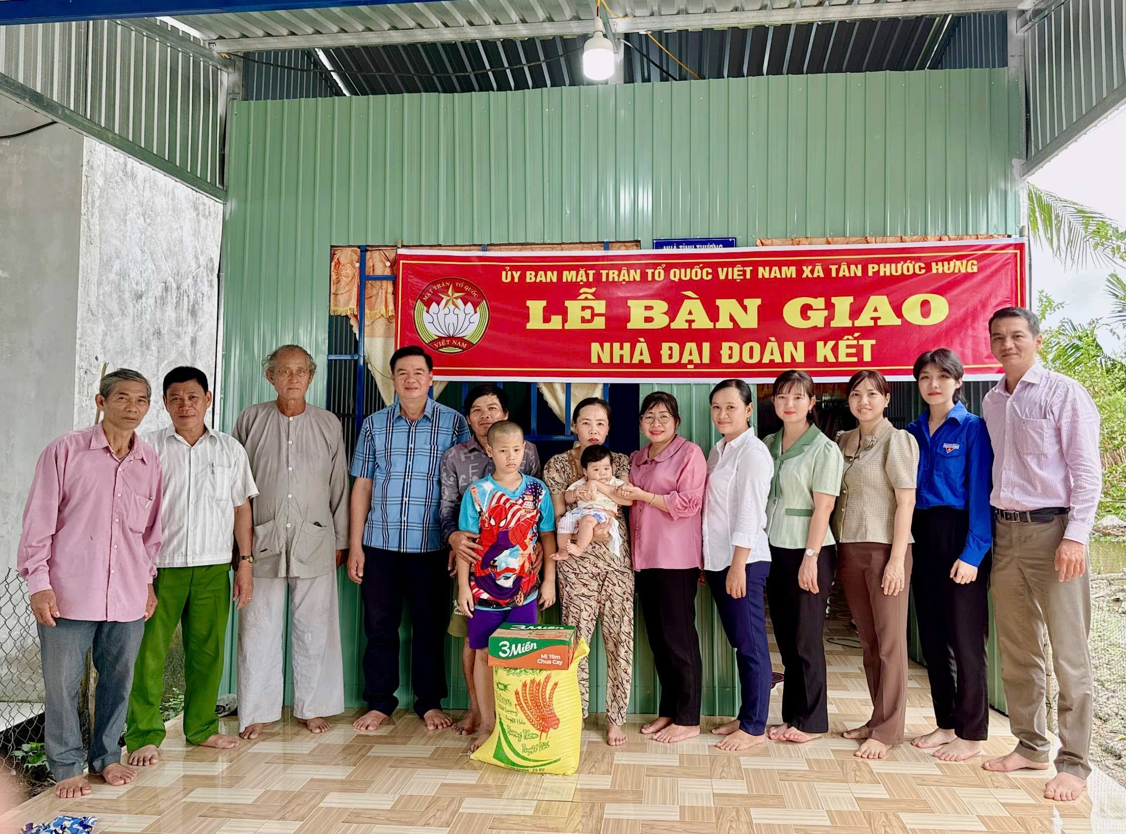 LỄ BÀN GIAO CĂN NHÀ ĐẠI ĐOÀN KẾT CHO HỘ GIA ÔNG NGUYỄN HOÀNG HAI TẠI ẤP TÂN PHÚ A1, XÃ TÂN PHƯỚC HƯNG