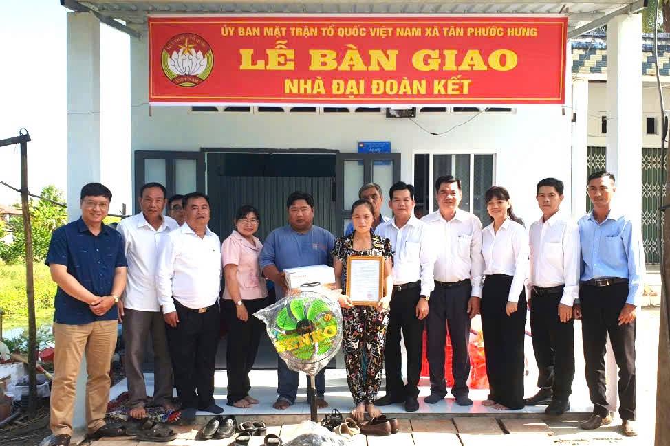 Xã Tân Phước Hưng bàn giao nhà Đại đoàn kết năm 2026